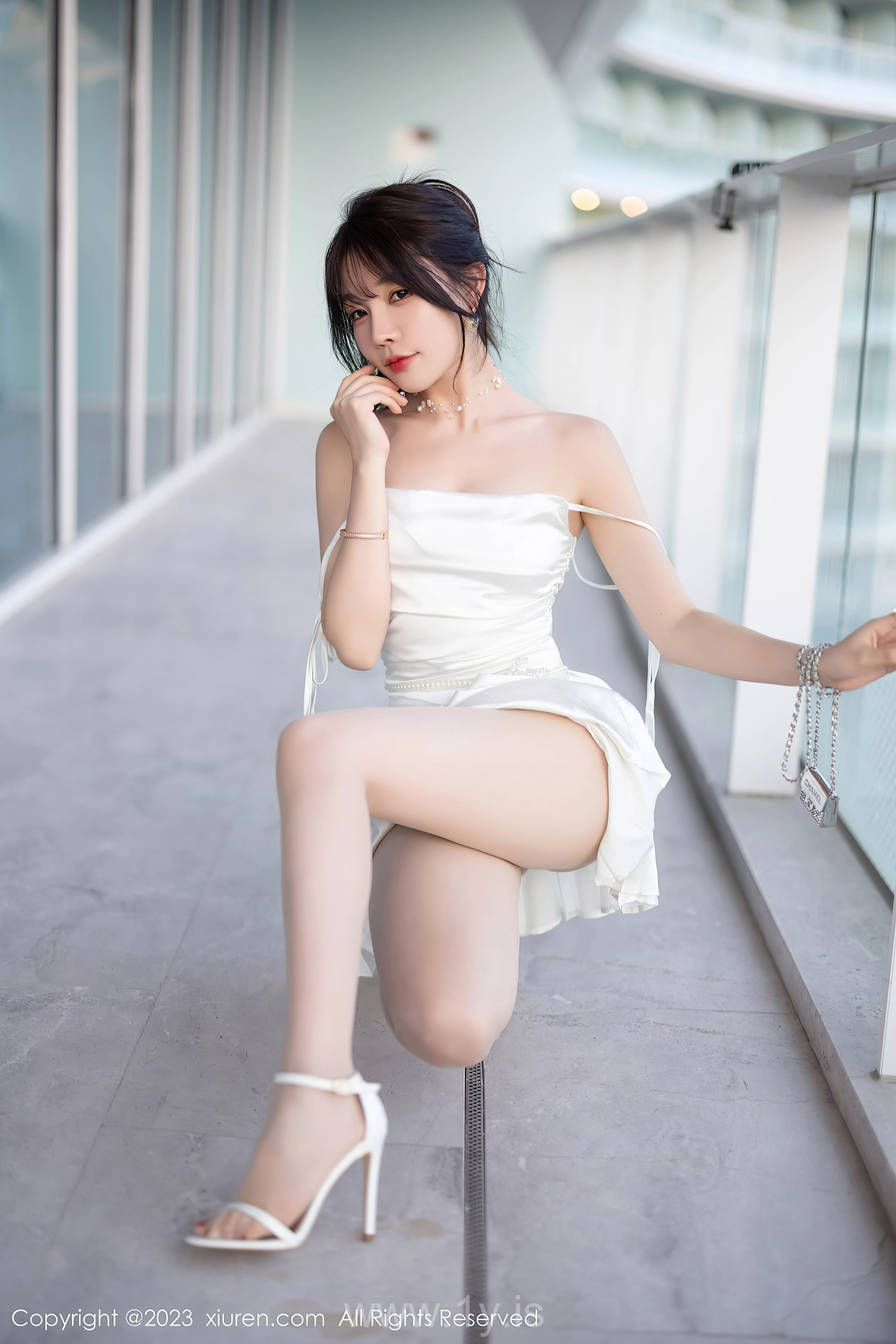 XIUREN(秀人网) No.7889 Fashionable & Innocent Asian Starlet 徐莉芝Booty