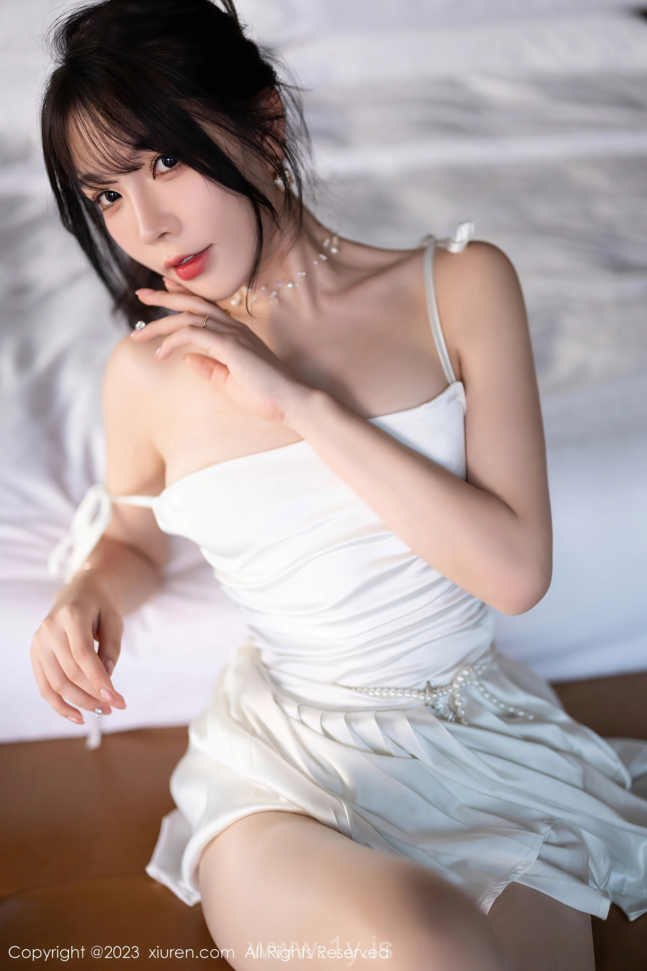 XIUREN(秀人网) No.7889 Fashionable & Innocent Asian Starlet 徐莉芝Booty