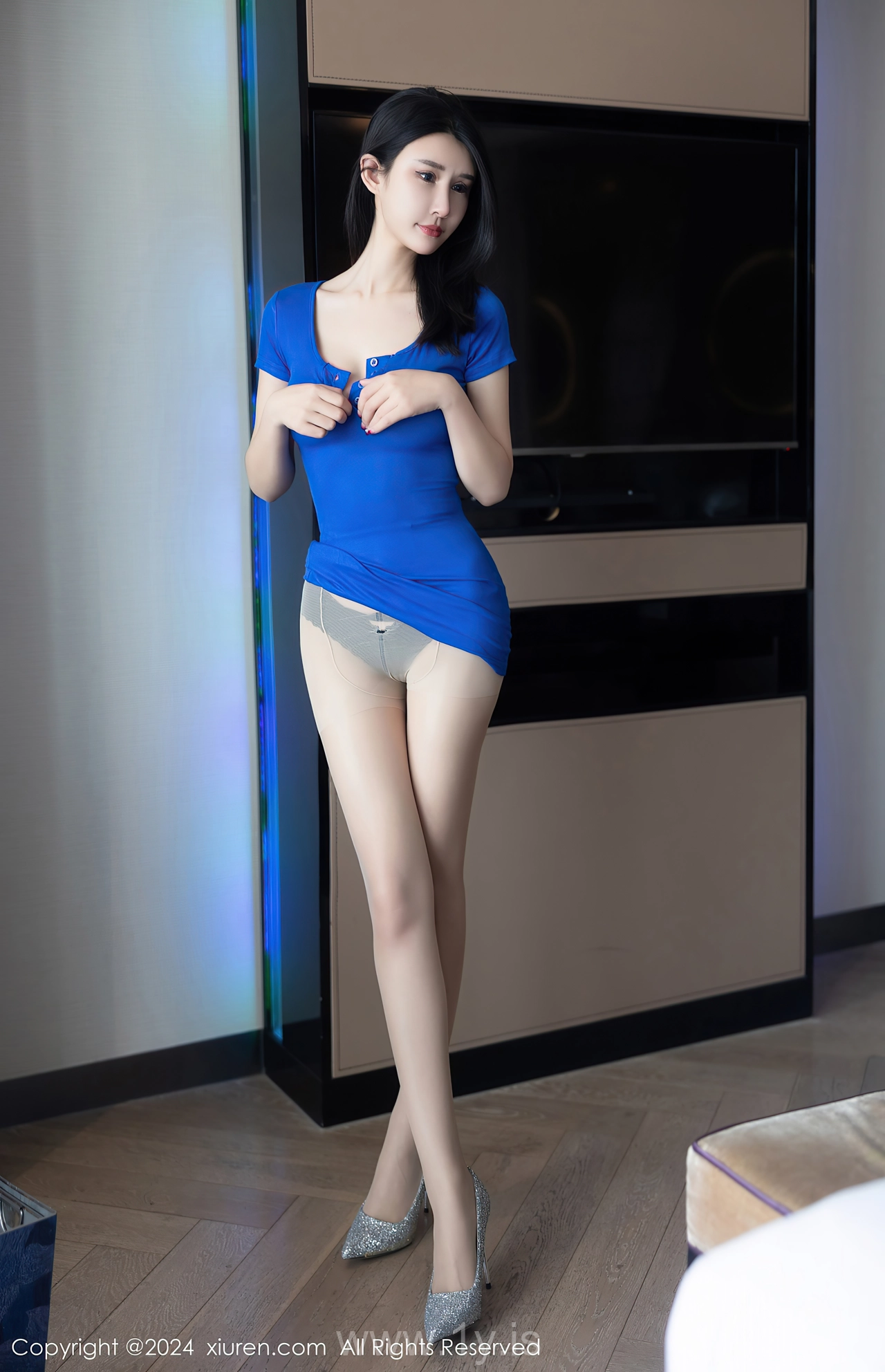 XIUREN(秀人网) No.7900 Appealing Chinese Cougar 艺艺yiyi