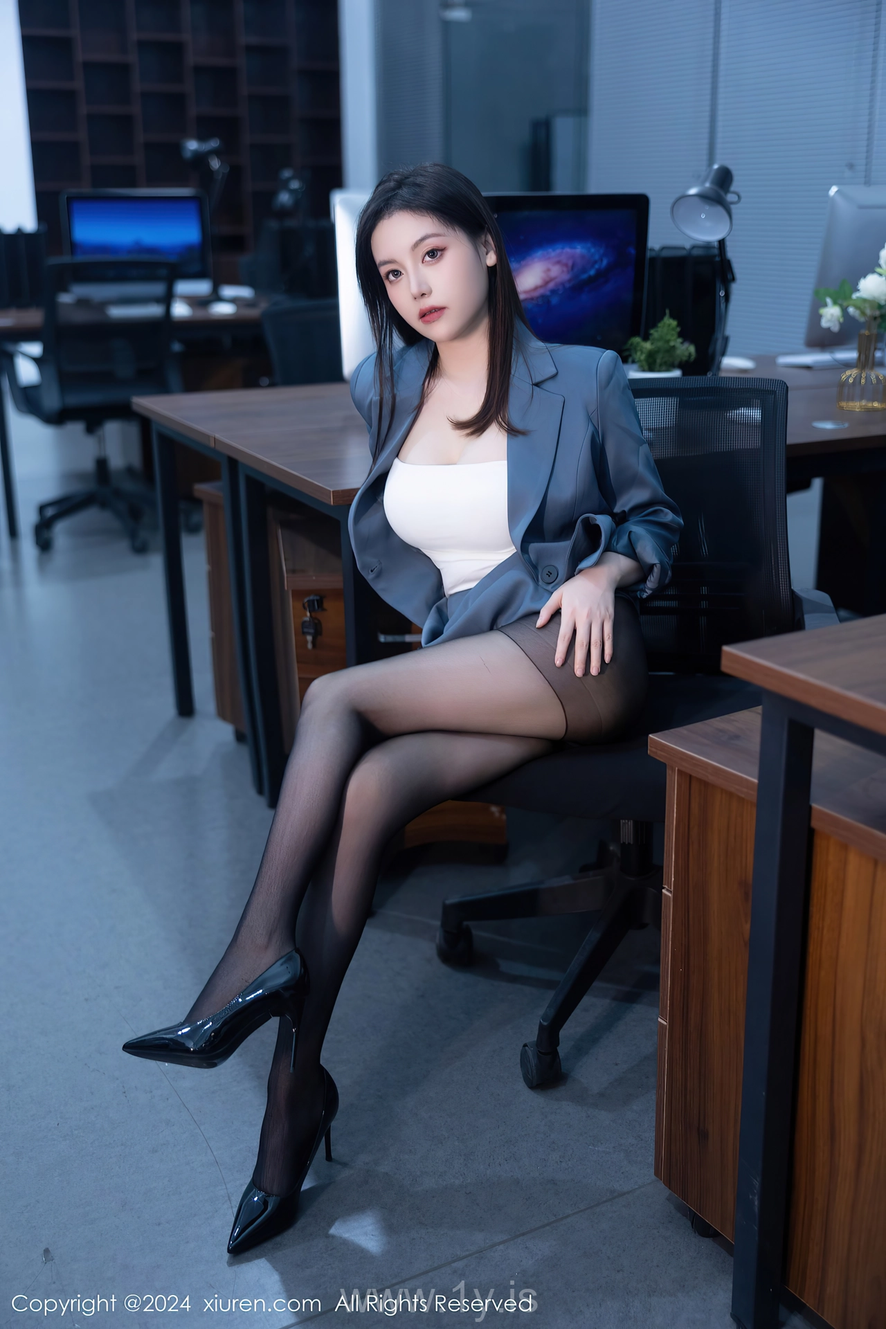 XIUREN(秀人网) No.7923 Refined & Delightful Chinese Hottie 豆瓣酱