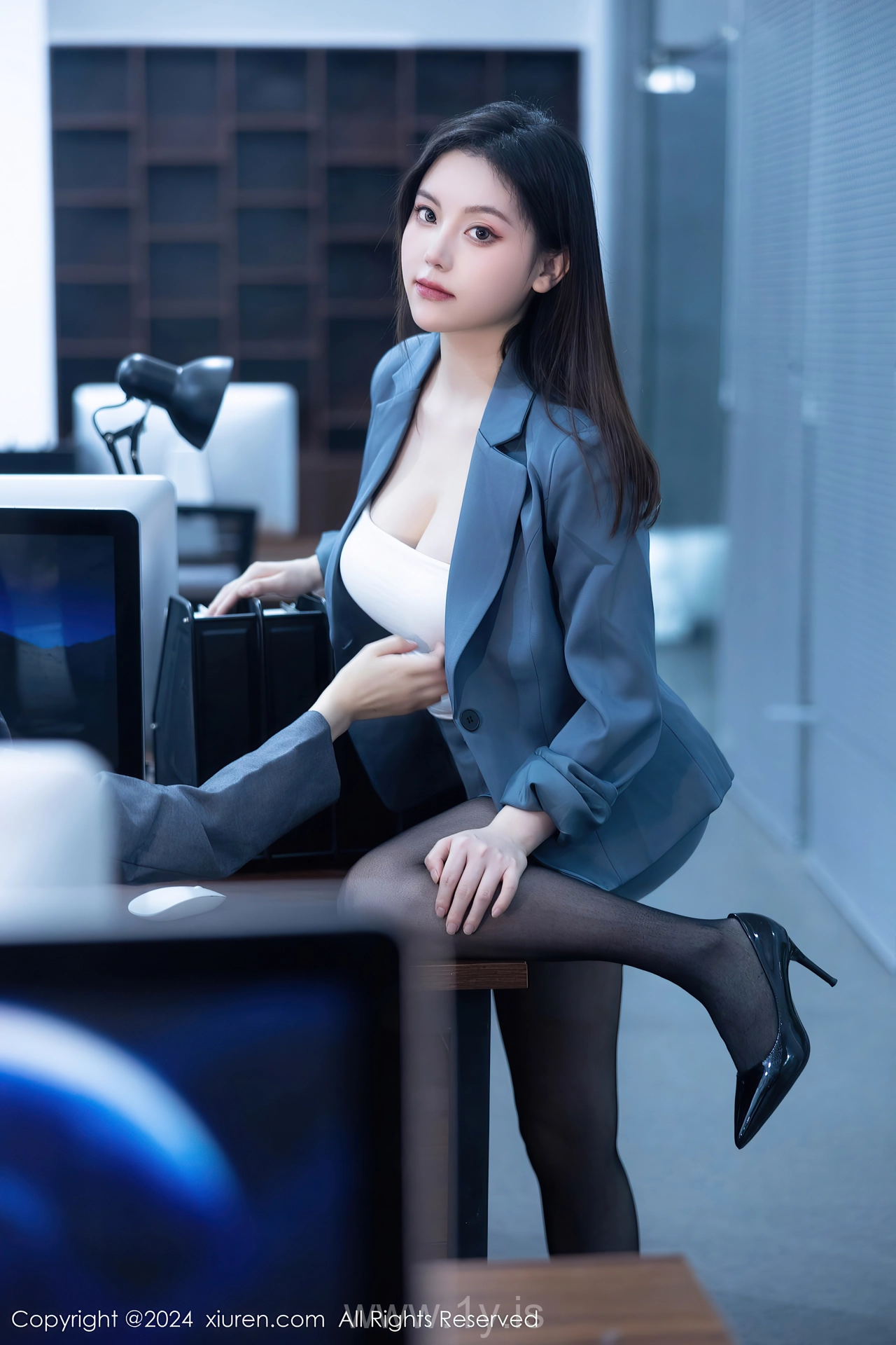 XIUREN(秀人网) No.7923 Refined & Delightful Chinese Hottie 豆瓣酱