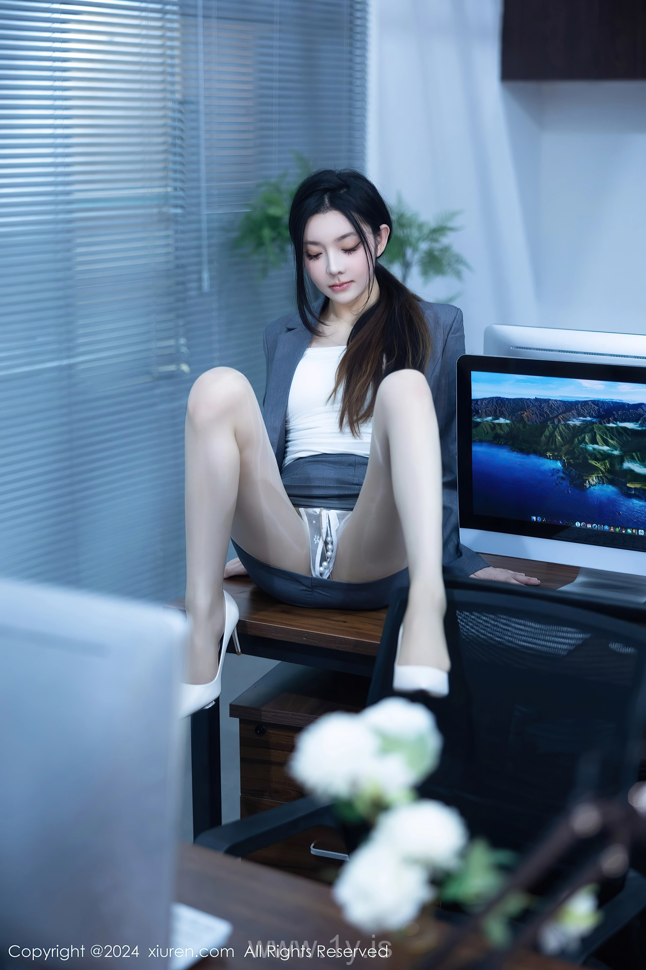 XIUREN(秀人网) No.7923 Refined & Delightful Chinese Hottie 豆瓣酱