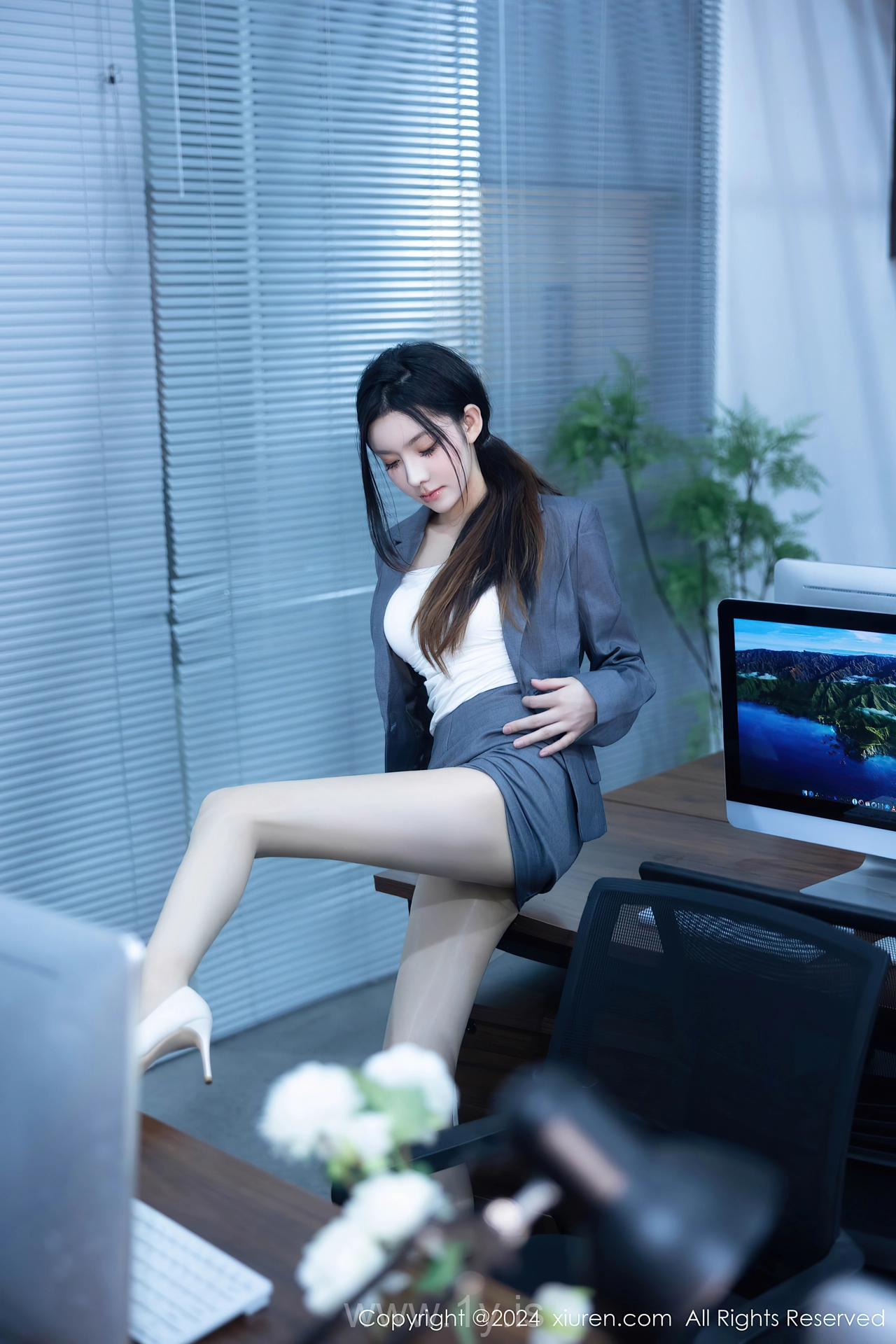 XIUREN(秀人网) No.7923 Refined & Delightful Chinese Hottie 豆瓣酱