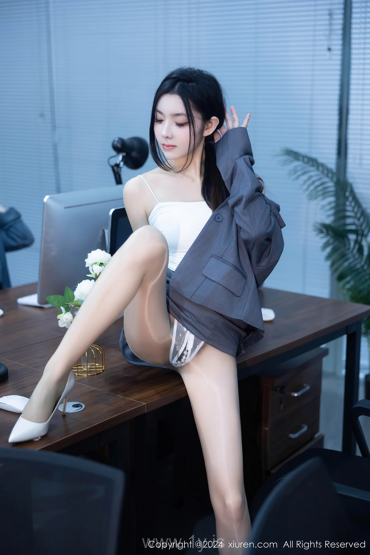 XIUREN(秀人网) No.7923 Refined & Delightful Chinese Hottie 豆瓣酱
