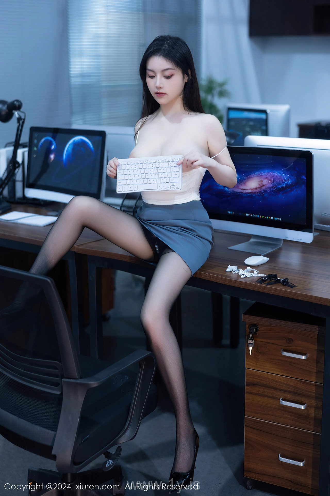 XIUREN(秀人网) No.7923 Refined & Delightful Chinese Hottie 豆瓣酱