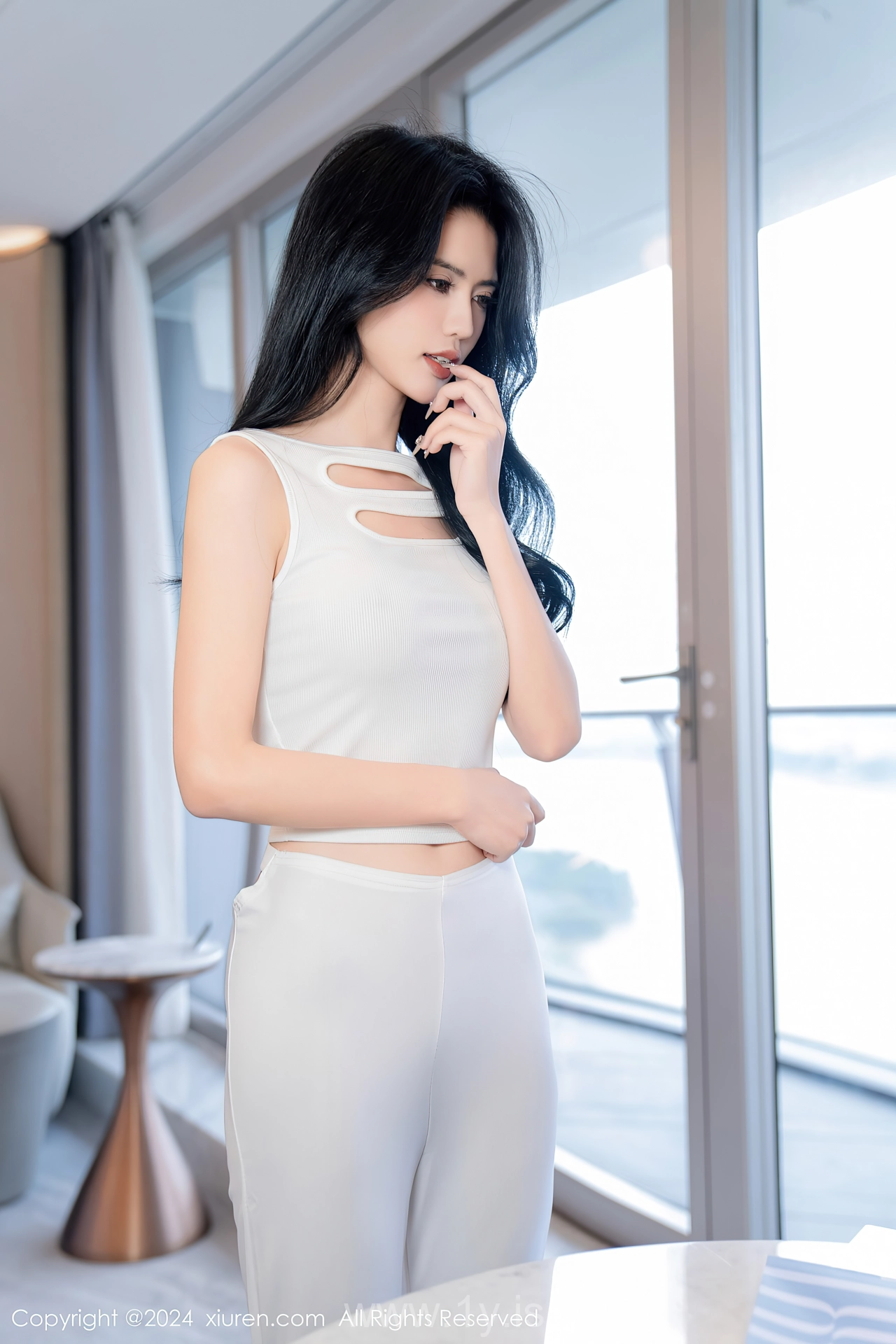 XIUREN(秀人网) No.7937 Slender & Flawless Chinese Seductress 浅浅Danny