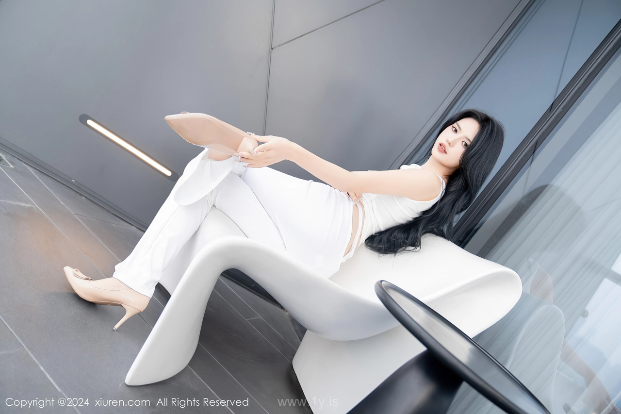 XIUREN(秀人网) No.7937 Slender & Flawless Chinese Seductress 浅浅Danny