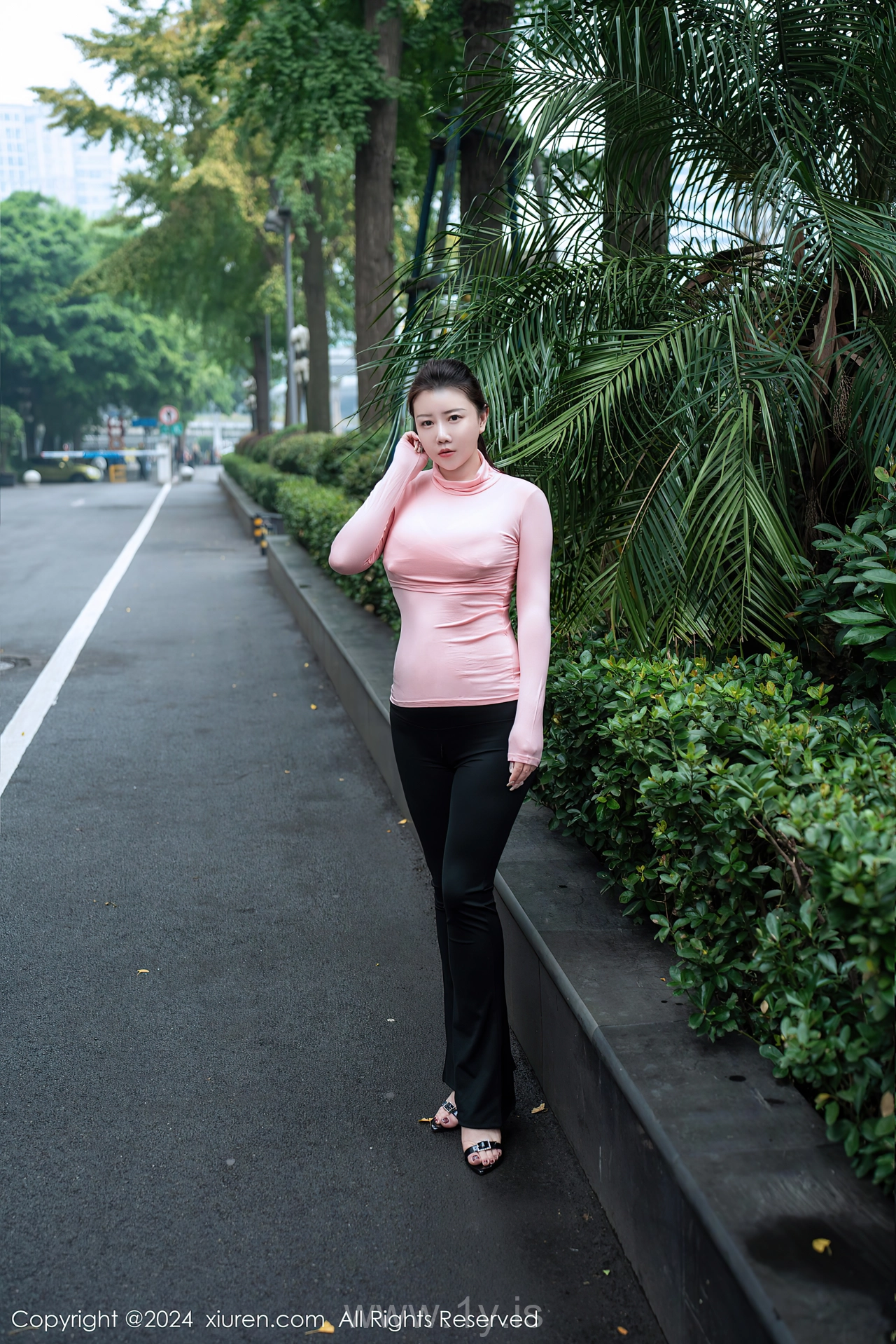 XIUREN(秀人网) No.7943 Enigmatic Chinese Teen 王婉悠Queen