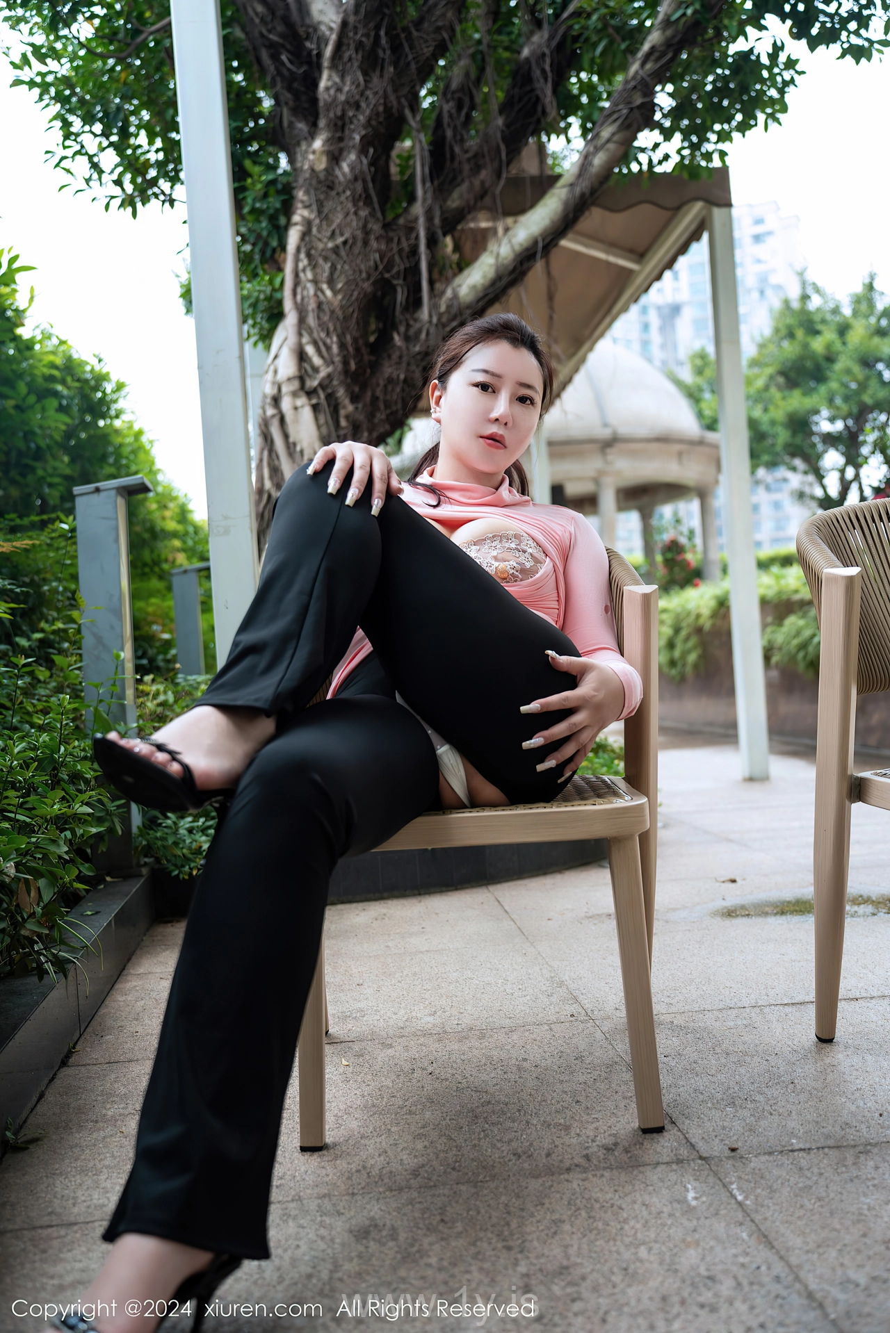 XIUREN(秀人网) No.7943 Enigmatic Chinese Teen 王婉悠Queen