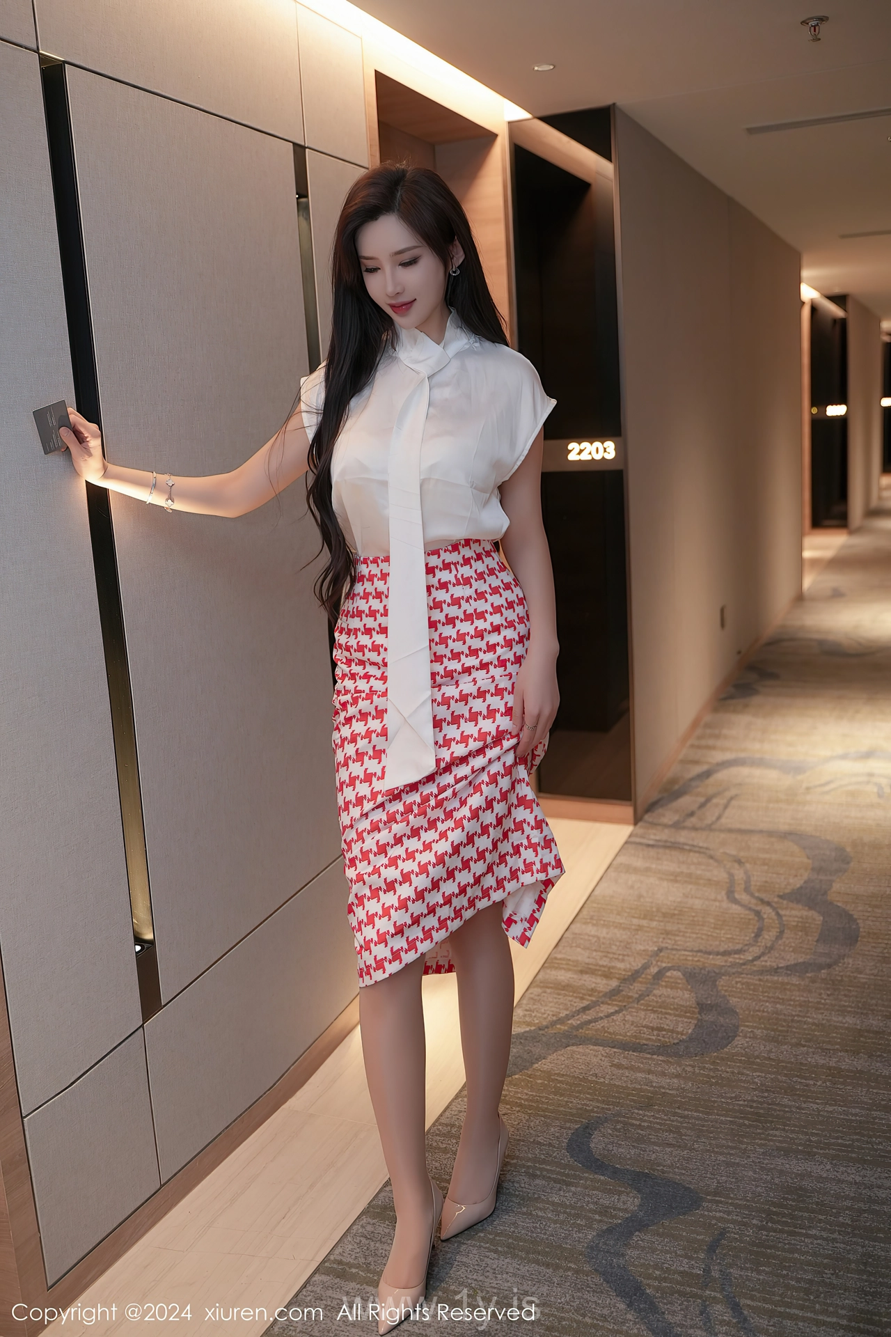 XIUREN(秀人网) No.7944 Voluptuous & Enigmatic Asian Vixen Carol周妍希