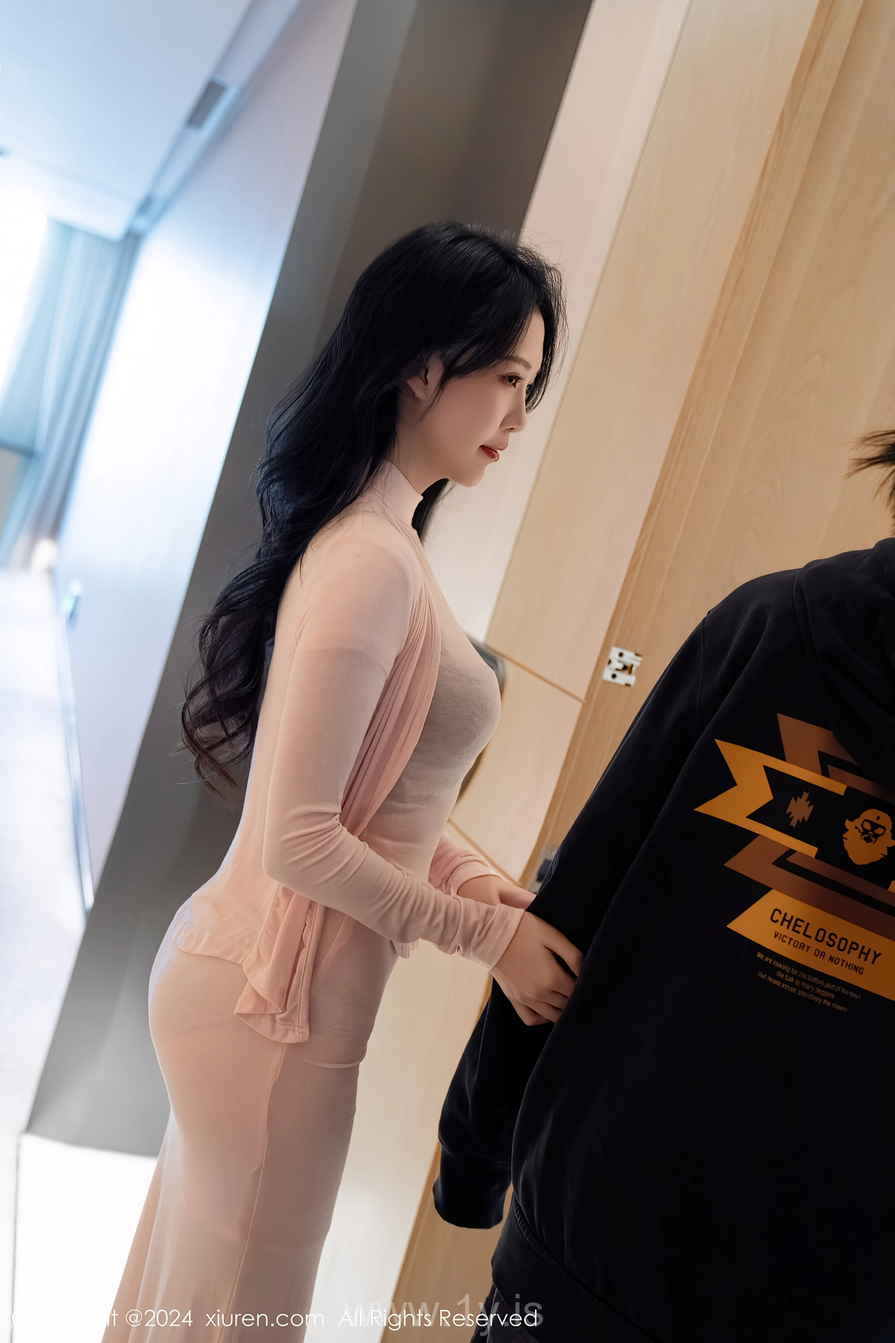 XIUREN(秀人网) No.7945 Sultry Chinese Starlet 利世