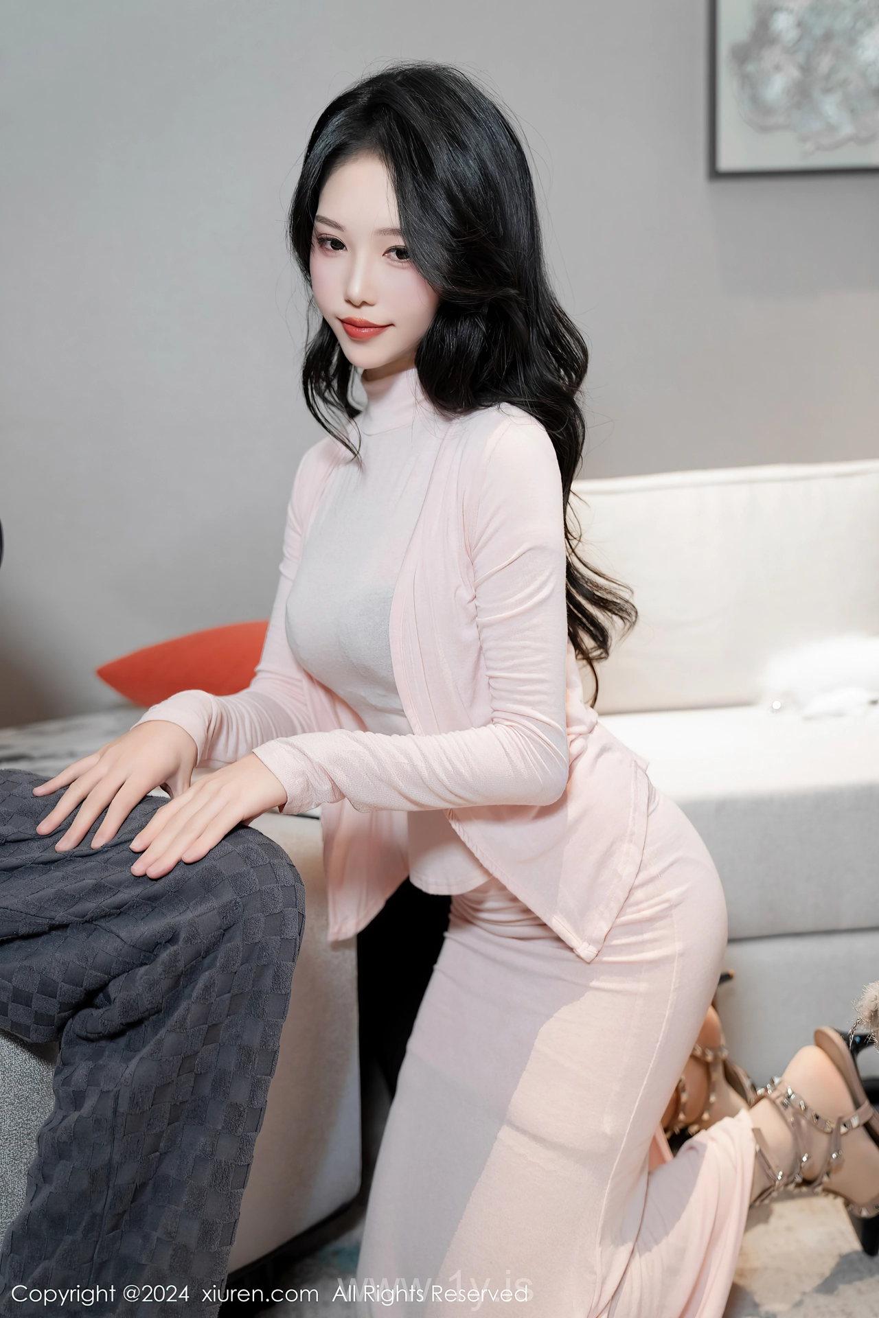 XIUREN(秀人网) No.7945 Sultry Chinese Starlet 利世
