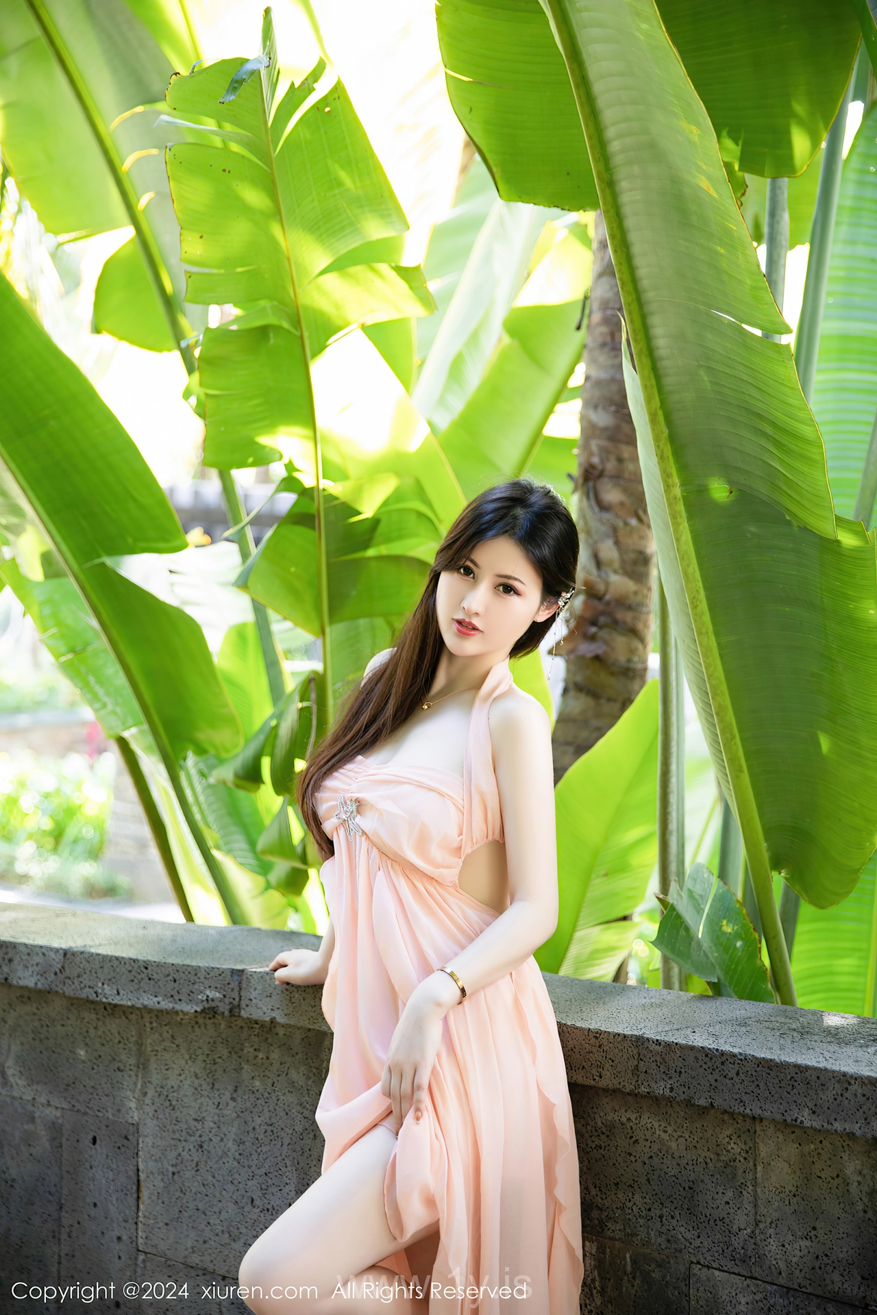 XIUREN(秀人网) No.7948 Playful & Sensuous Asian Muse 诗诗kiki