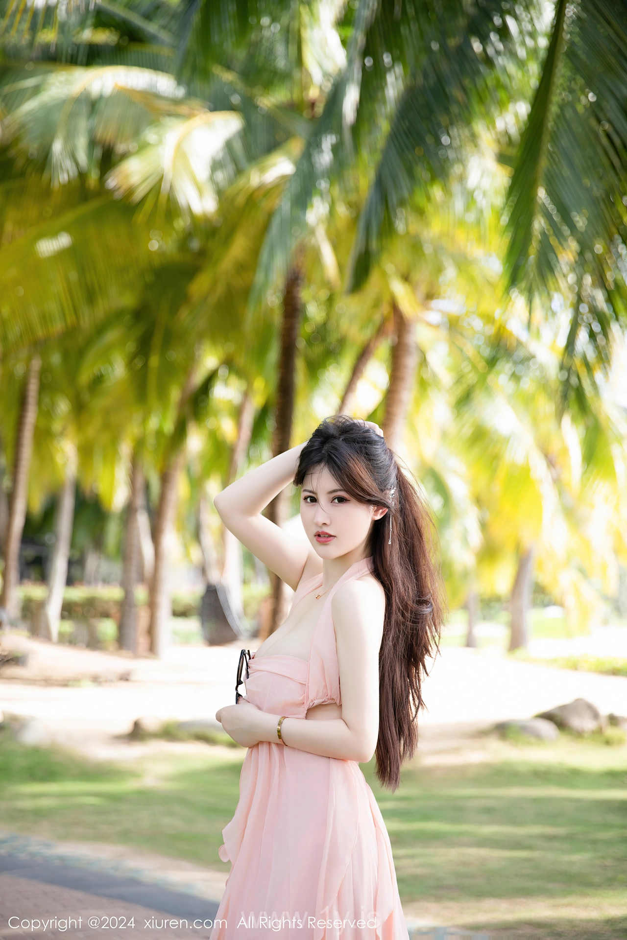 XIUREN(秀人网) No.7948 Playful & Sensuous Asian Muse 诗诗kiki