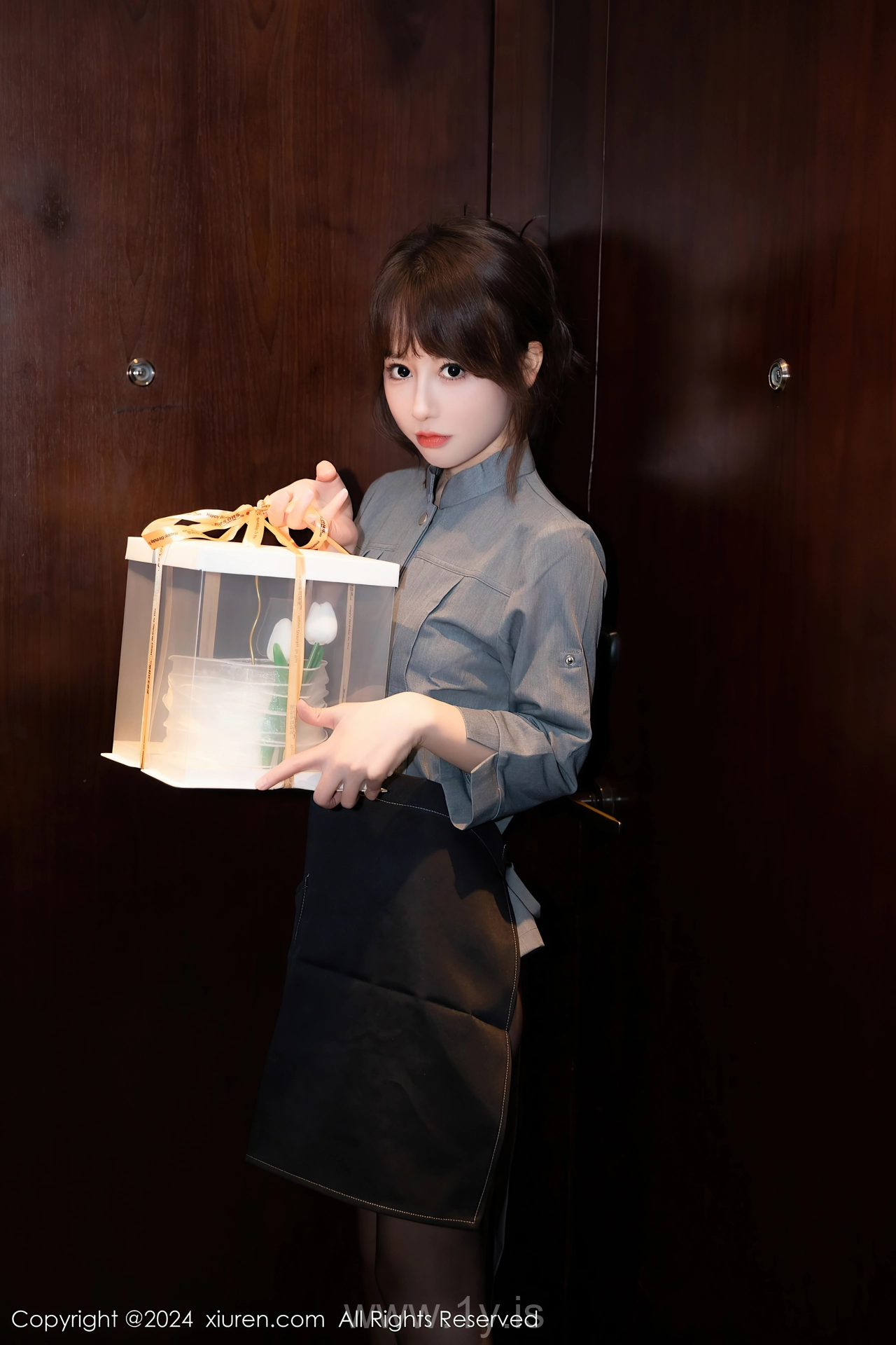 XIUREN(秀人网) No.7953 Breathtaking Asian Chick 金tiao