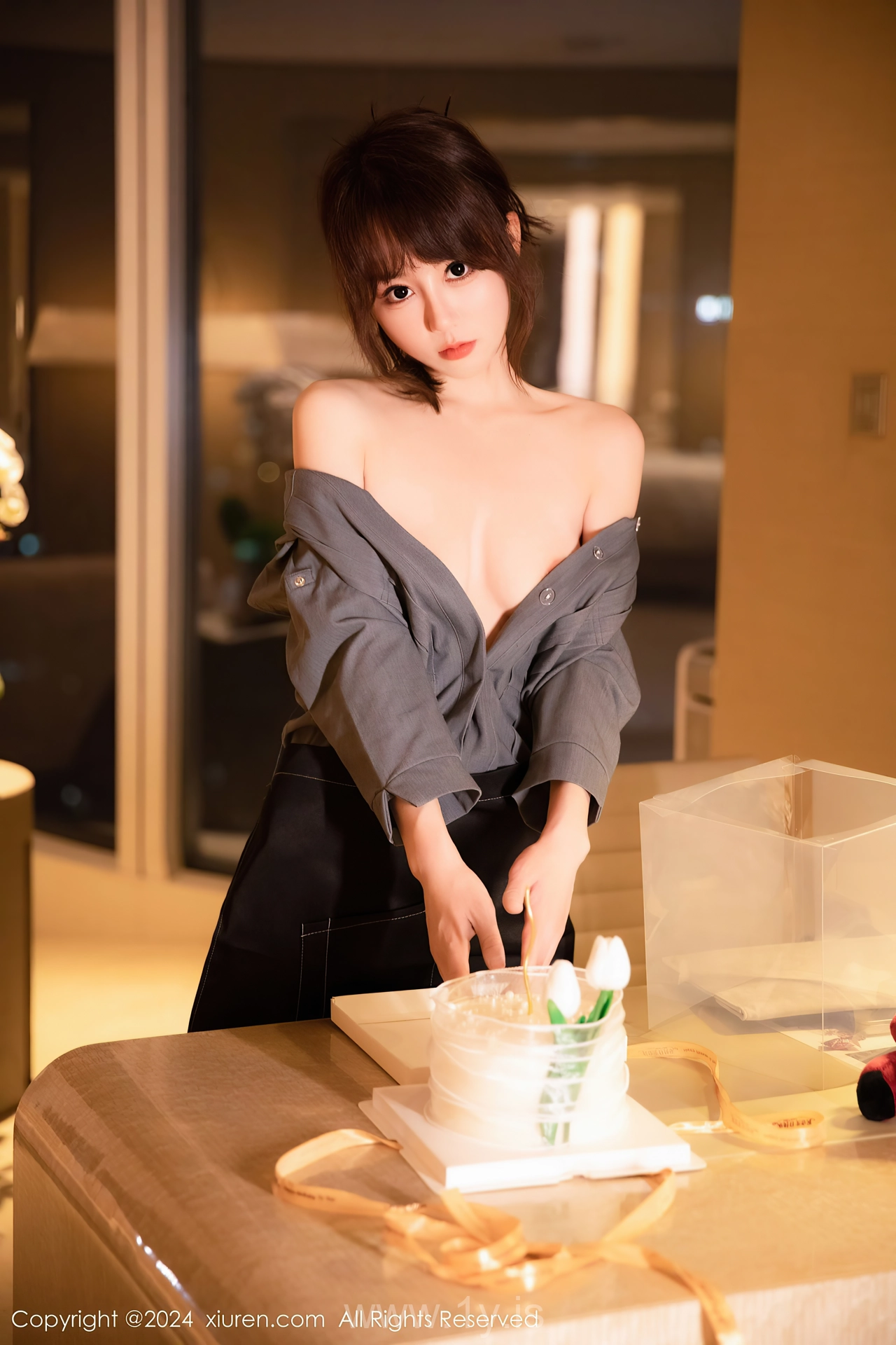 XIUREN(秀人网) No.7953 Breathtaking Asian Chick 金tiao