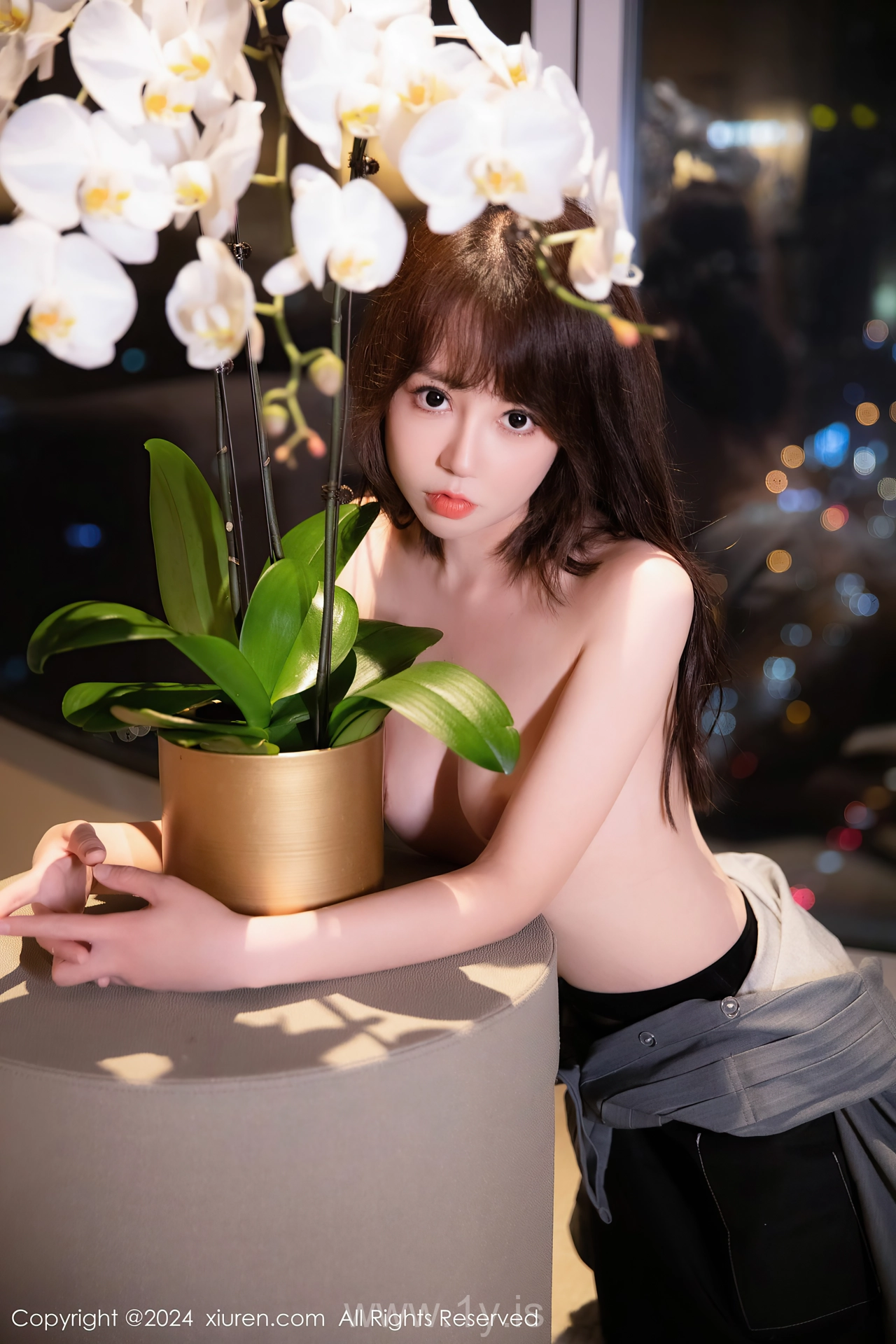 XIUREN(秀人网) No.7953 Breathtaking Asian Chick 金tiao