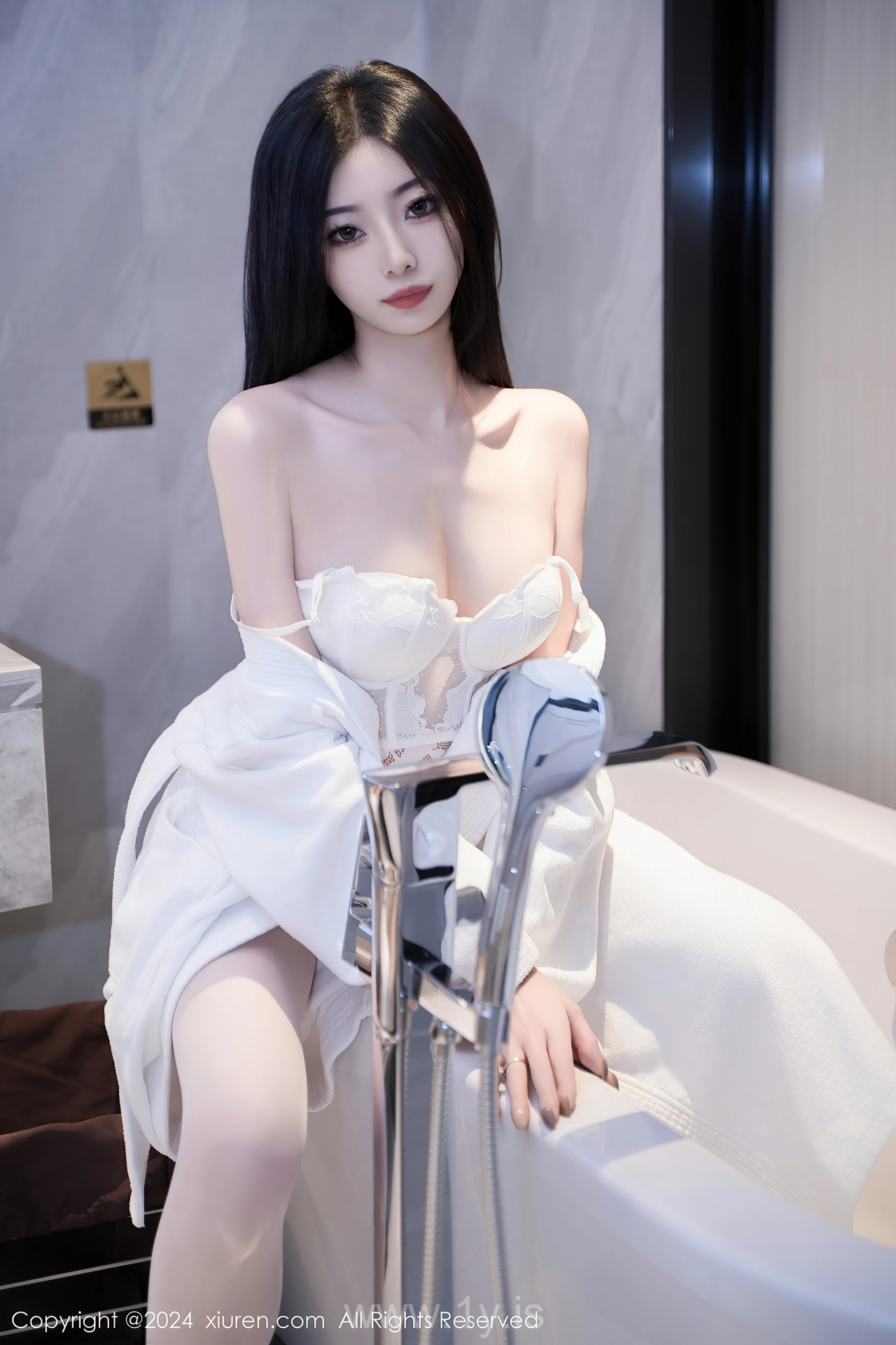 XIUREN(秀人网) No.7960 Exquisite & Extraordinary Asian Queen 安琪Yee