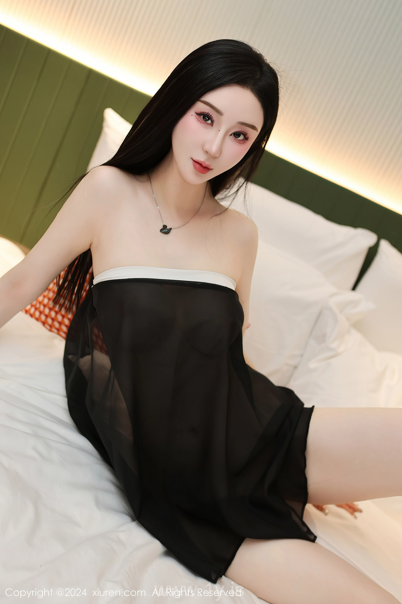 XIUREN(秀人网) No.7967 Slim Asian Siren 田兮白