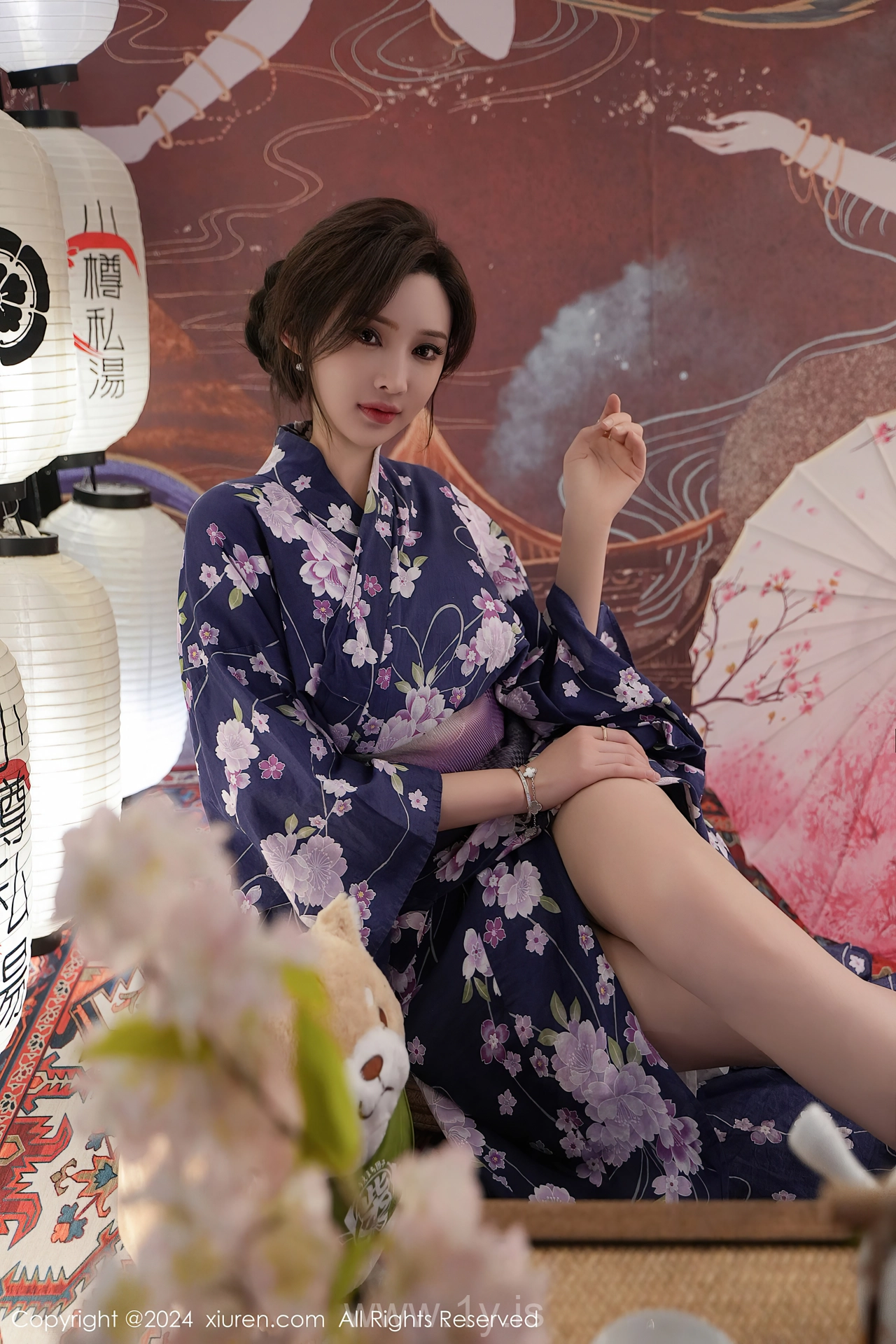 XIUREN(秀人网) No.7975 Sparkling Asian Femme fatale Carol周妍希