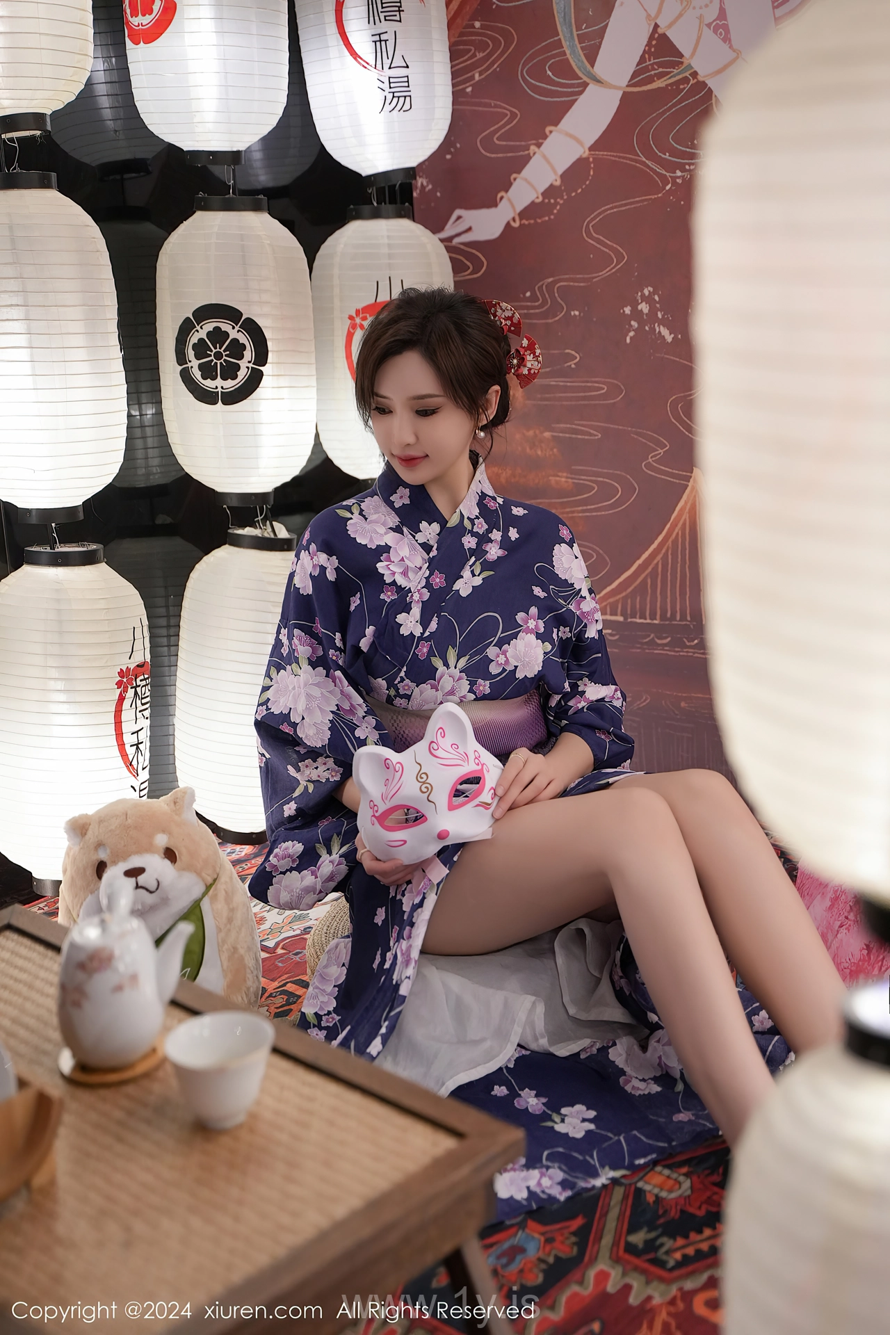 XIUREN(秀人网) No.7975 Sparkling Asian Femme fatale Carol周妍希