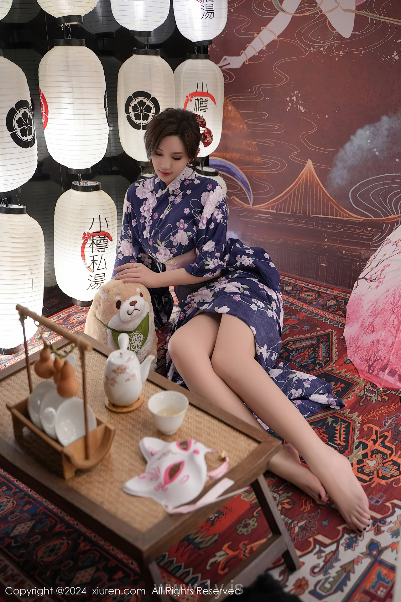 XIUREN(秀人网) No.7975 Sparkling Asian Femme fatale Carol周妍希