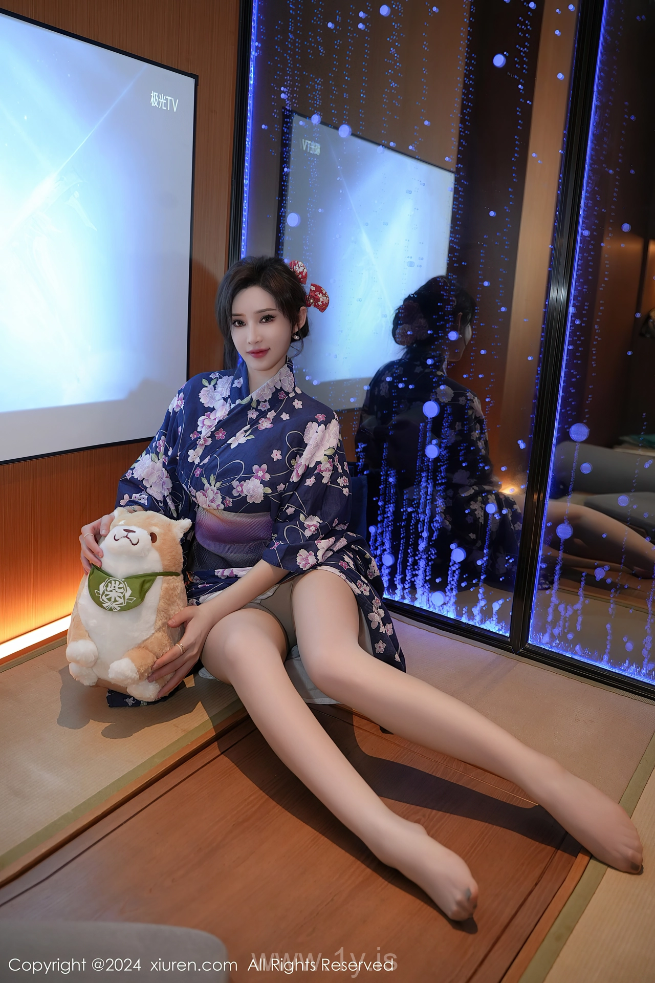 XIUREN(秀人网) No.7975 Sparkling Asian Femme fatale Carol周妍希