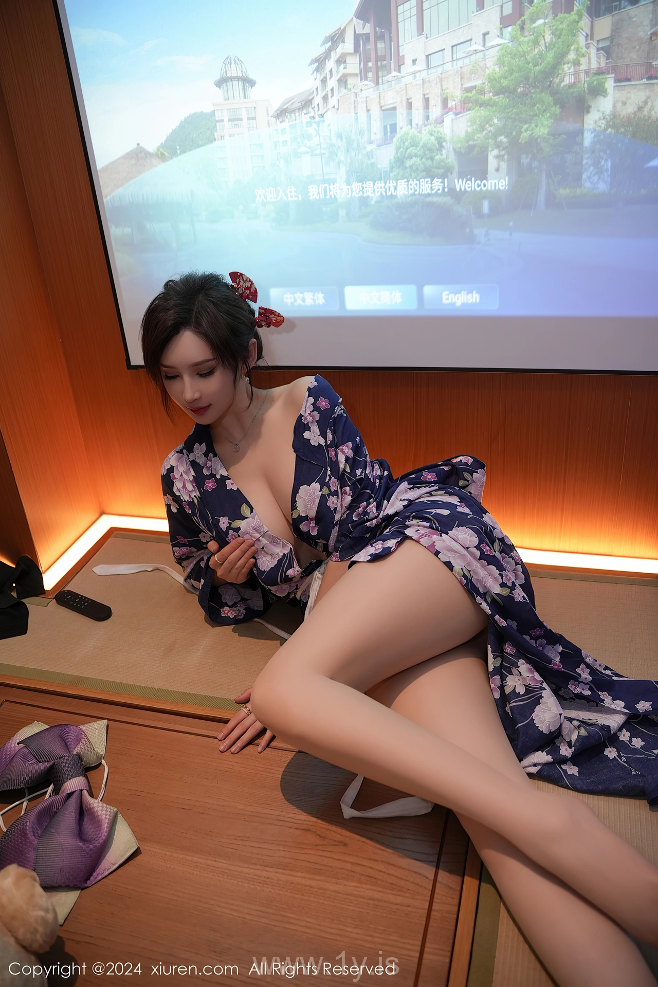 XIUREN(秀人网) No.7975 Sparkling Asian Femme fatale Carol周妍希