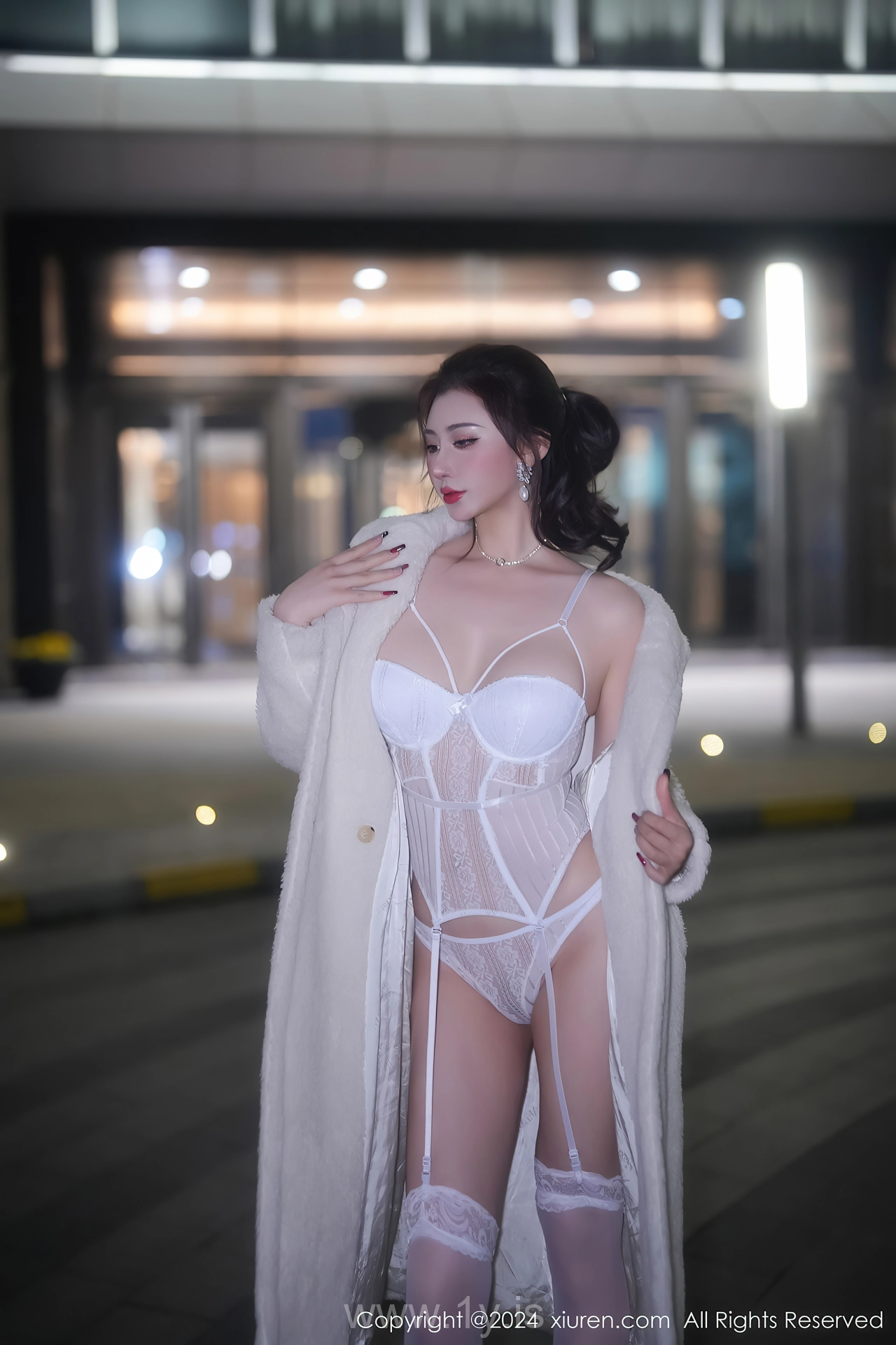 XIUREN(秀人网) No.7978 Classy & Seductive Chinese Model 蕾蕾醒了没