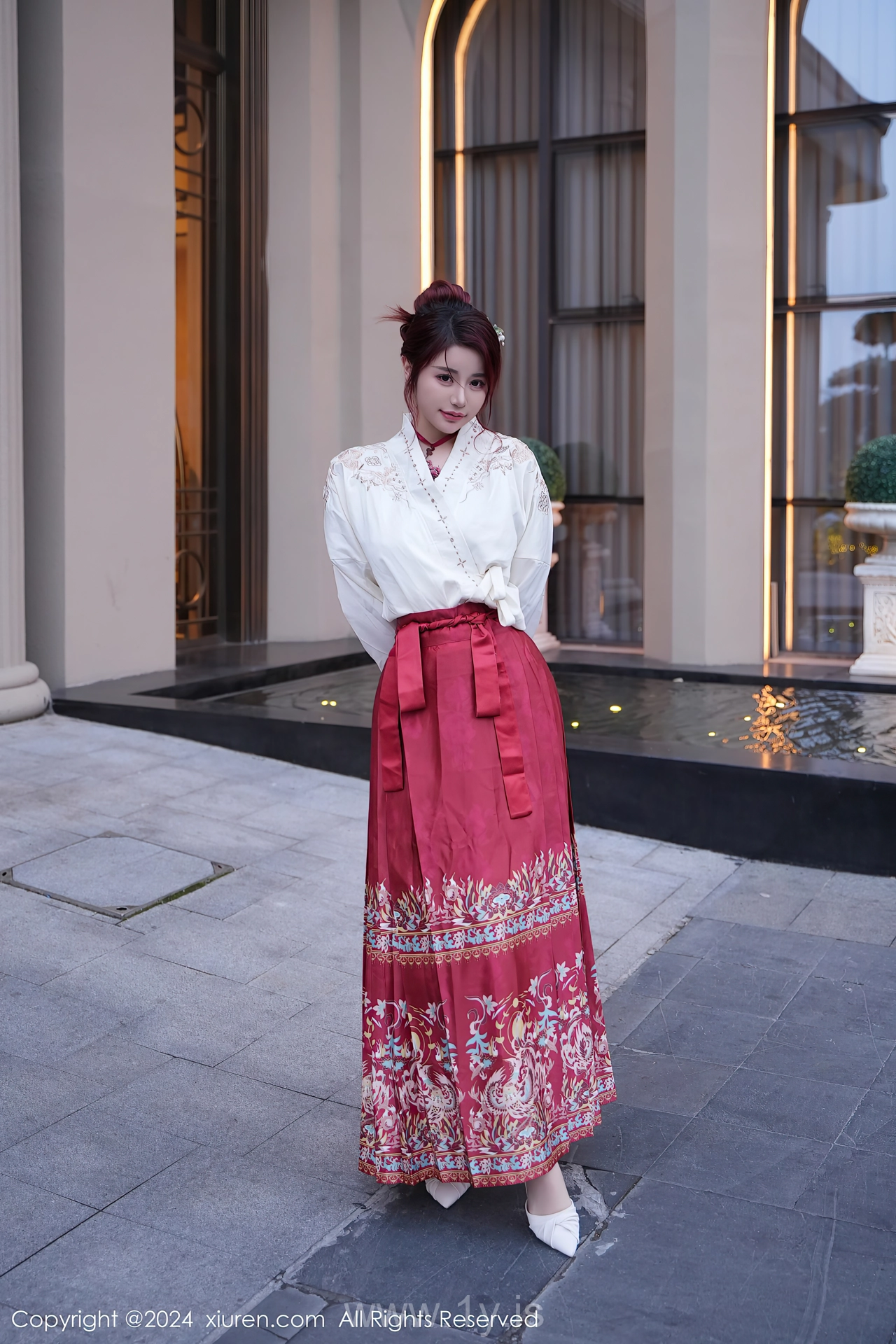 XIUREN(秀人网) No.7985 Nice-looking & Breathtaking Chinese Enchantress 美七Mia