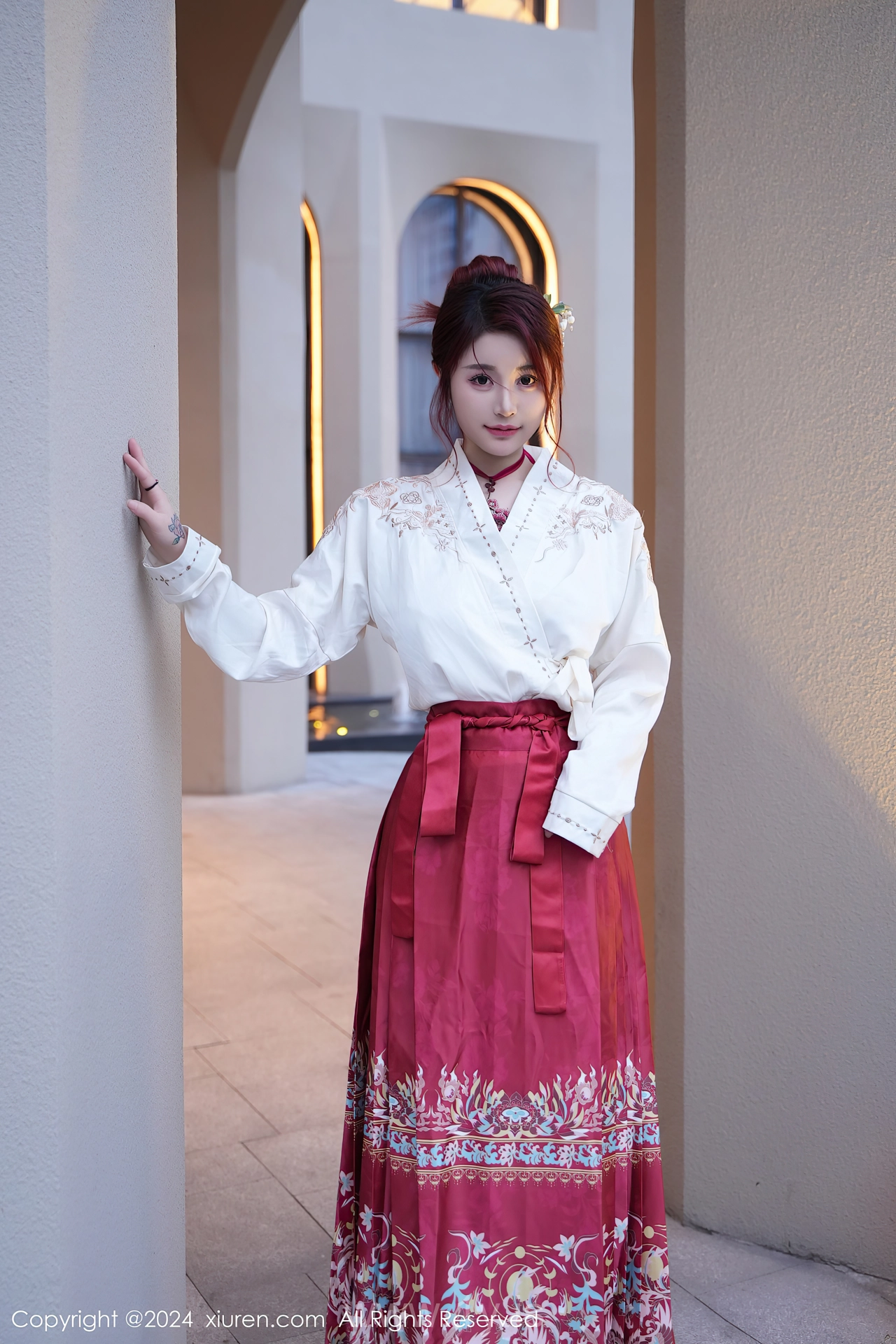 XIUREN(秀人网) No.7985 Nice-looking & Breathtaking Chinese Enchantress 美七Mia