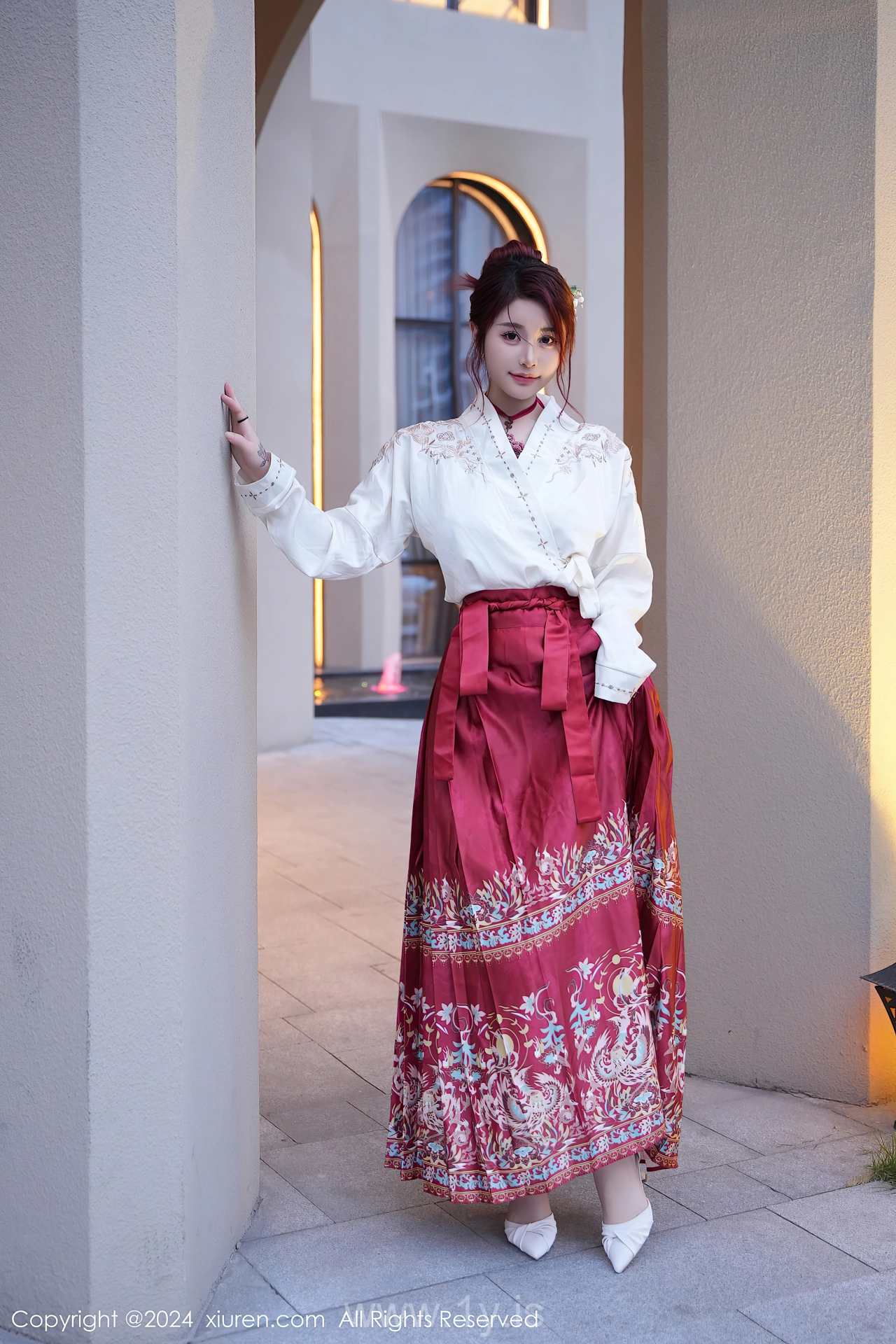 XIUREN(秀人网) No.7985 Nice-looking & Breathtaking Chinese Enchantress 美七Mia