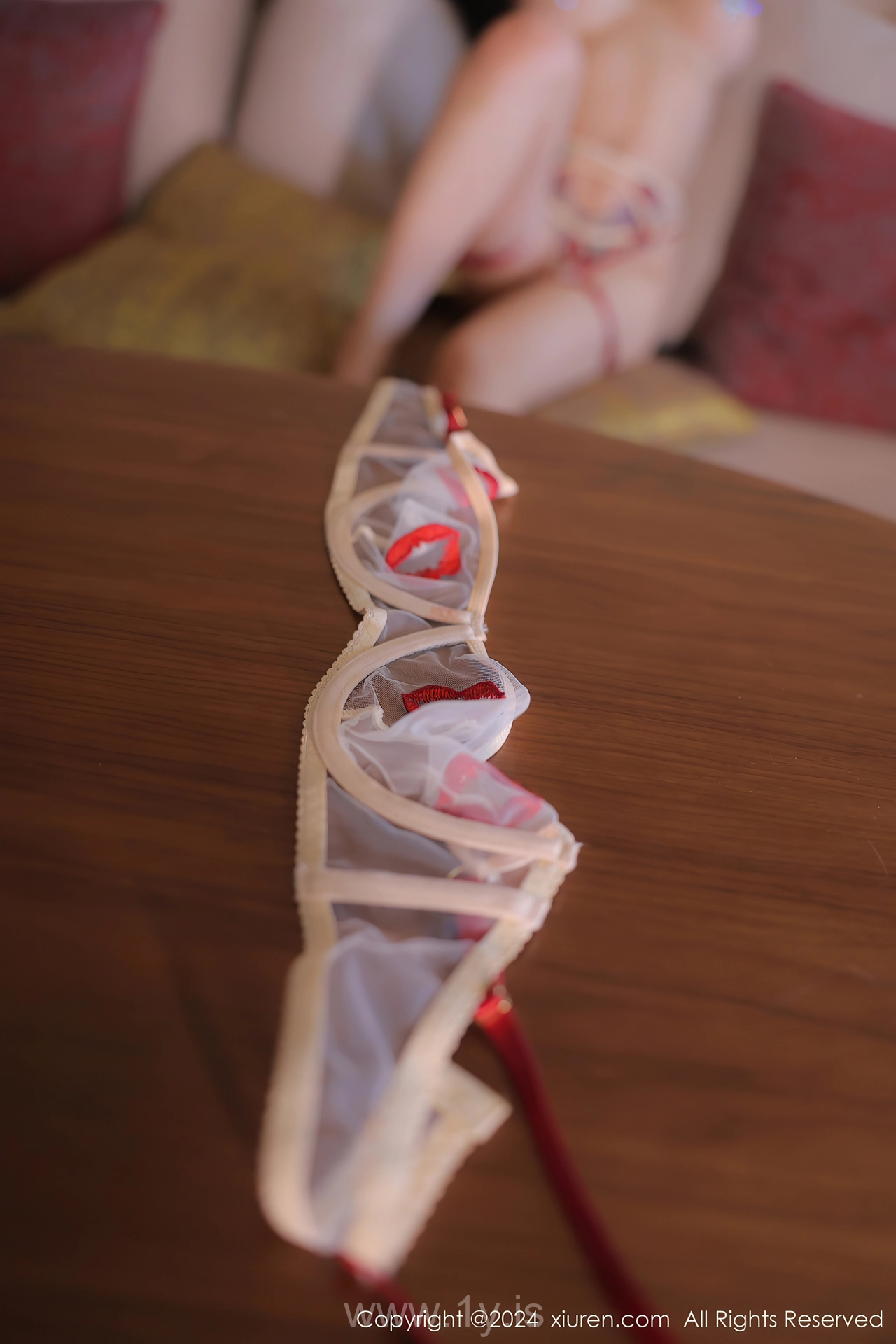 XIUREN(秀人网) No.7986 Radiant Chinese Homebody Girl 田冰冰