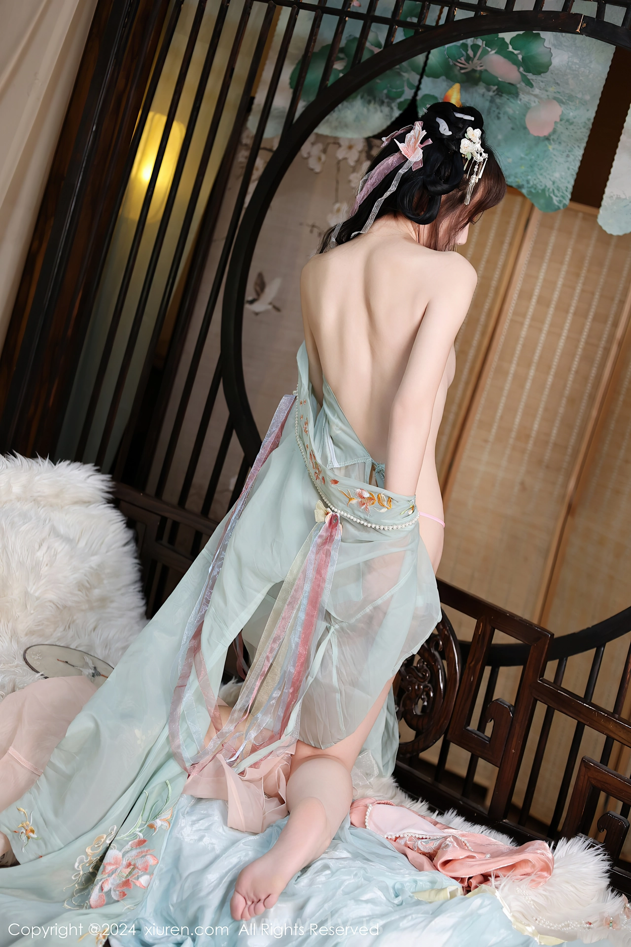 XIUREN(秀人网) No.7989 Angelic Chinese Chick 金tiao