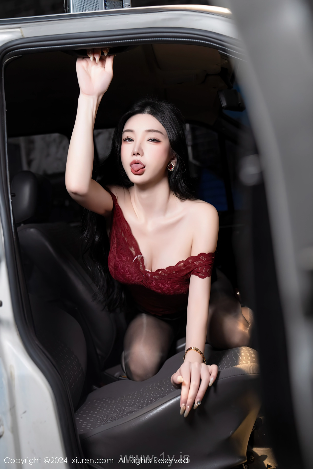 XIUREN(秀人网) No.7993 Good-looking & Delightful Chinese Women 周于希Sally