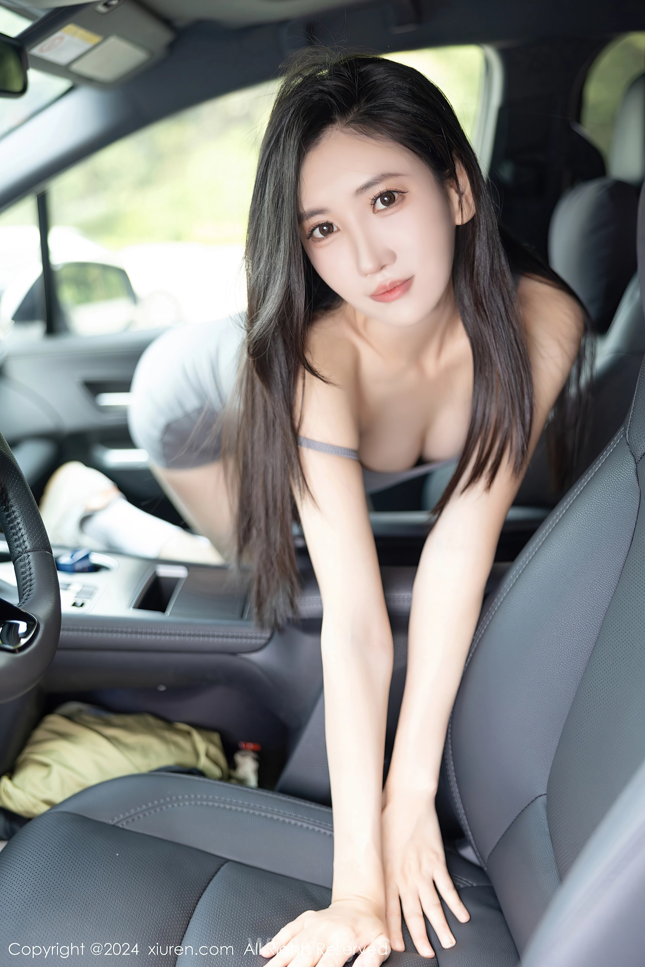 XIUREN(秀人网) No.8005 Classy Chinese Girl 章芃芃