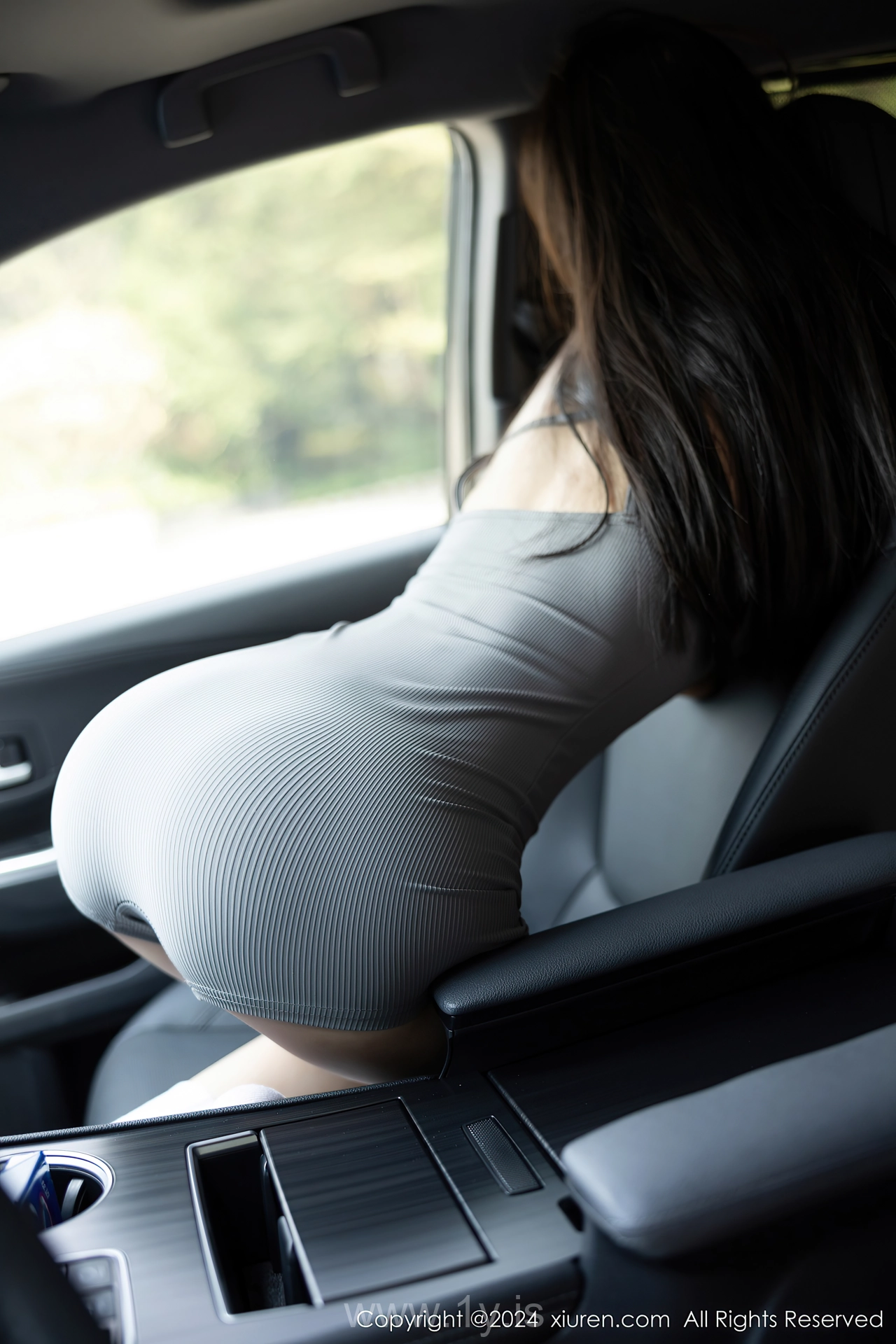 XIUREN(秀人网) No.8005 Classy Chinese Girl 章芃芃