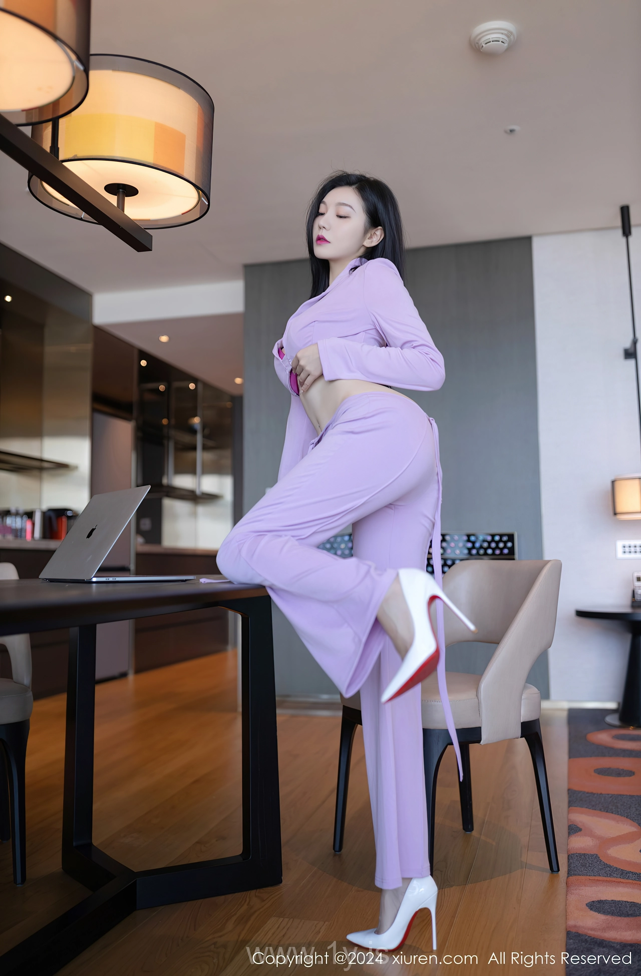 XIUREN(秀人网) No.8006 Good-looking Asian Cougar 安然anran