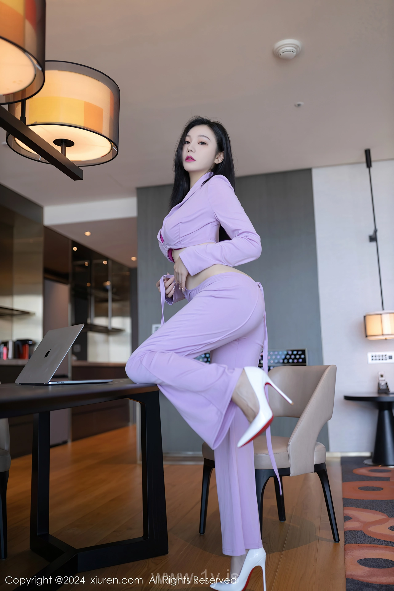 XIUREN(秀人网) No.8006 Good-looking Asian Cougar 安然anran