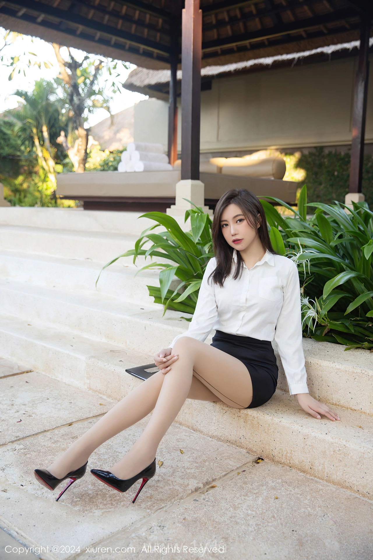 XIUREN(秀人网) No.8010 Delightful Chinese Sweetie 绮里嘉ula