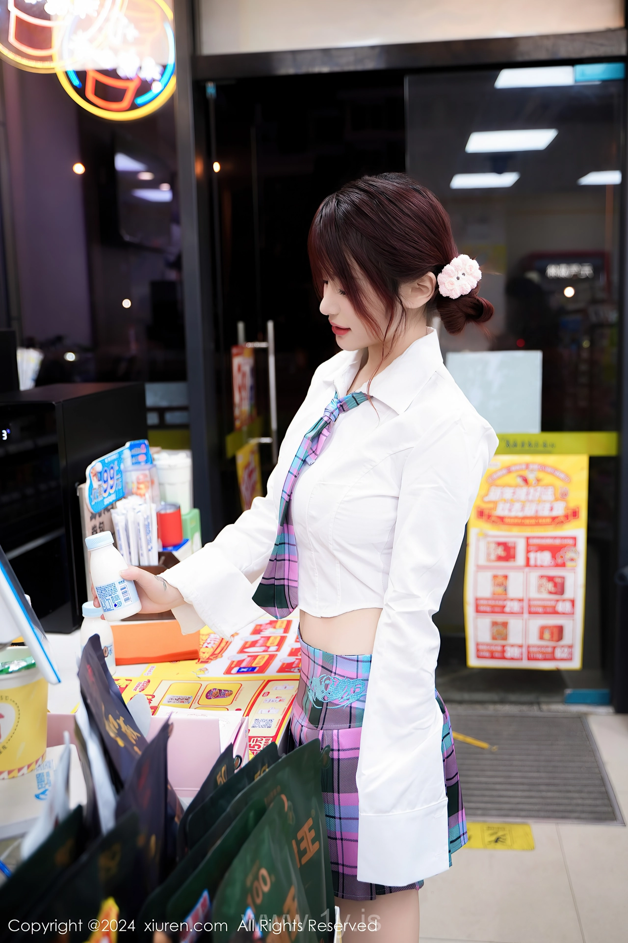 XIUREN(秀人网) No.8015 Sophisticated & Slim Asian Beauty Queen 美七Mia