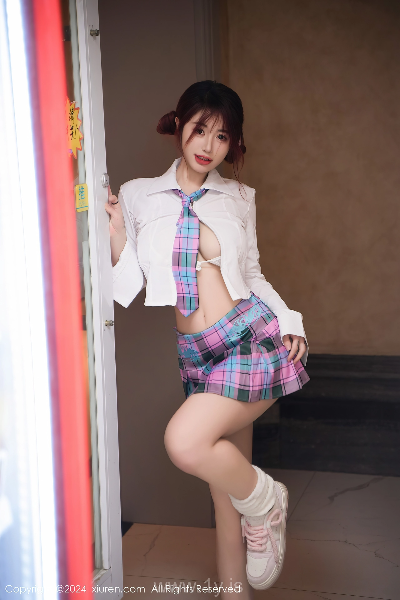 XIUREN(秀人网) No.8015 Sophisticated & Slim Asian Beauty Queen 美七Mia