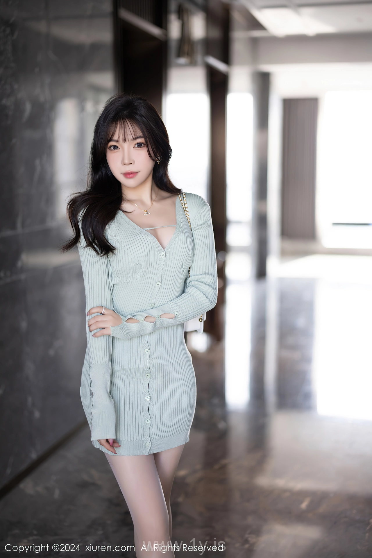 XIUREN(秀人网) No.8028 Innocent & Enchanting Chinese Siren 徐莉芝Booty