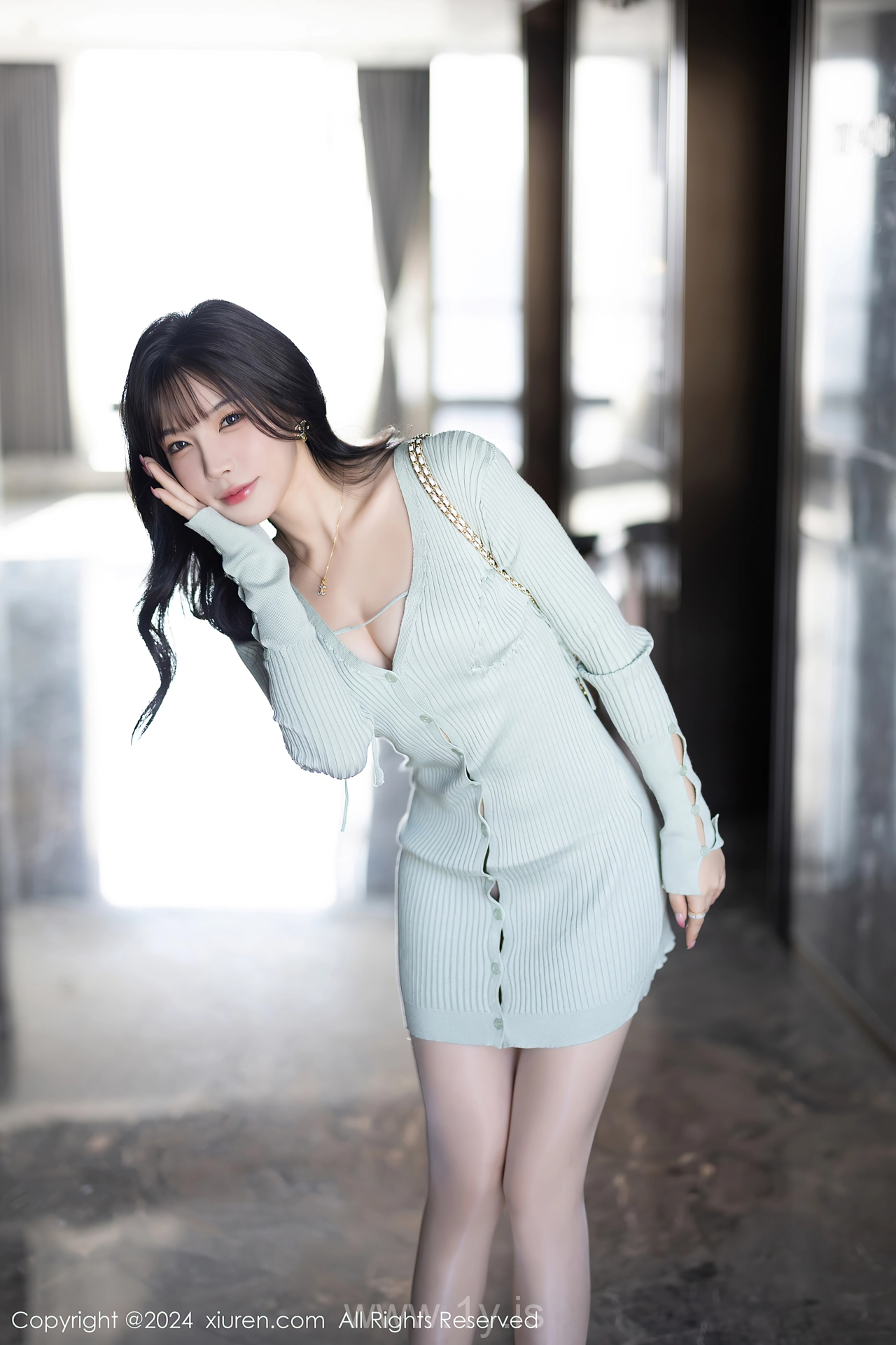 XIUREN(秀人网) No.8028 Innocent & Enchanting Chinese Siren 徐莉芝Booty