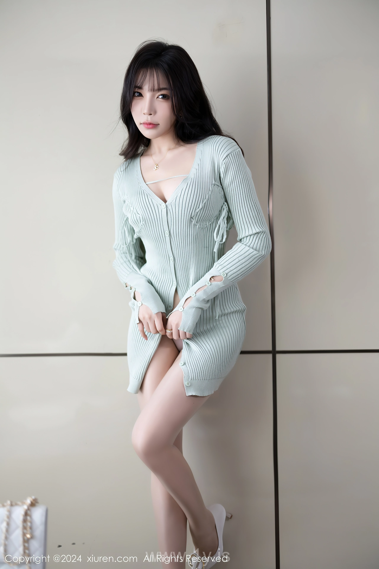 XIUREN(秀人网) No.8028 Innocent & Enchanting Chinese Siren 徐莉芝Booty