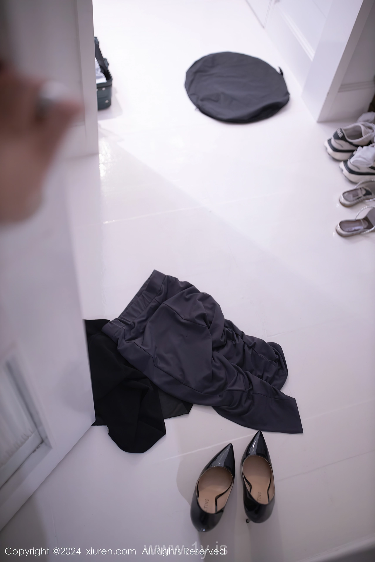 XIUREN(秀人网) No.8034 Dazzling & Slim Asian Rose 唐安琪