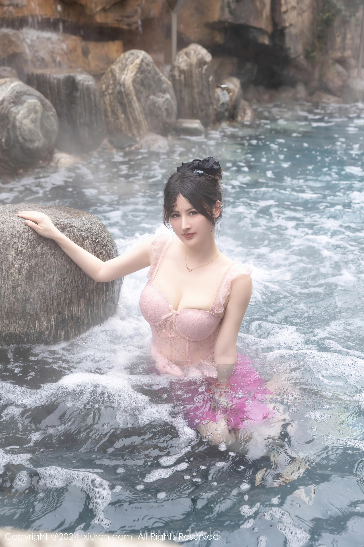 XIUREN(秀人网) No.8039 Decent Chinese Cutie 诗诗kiki