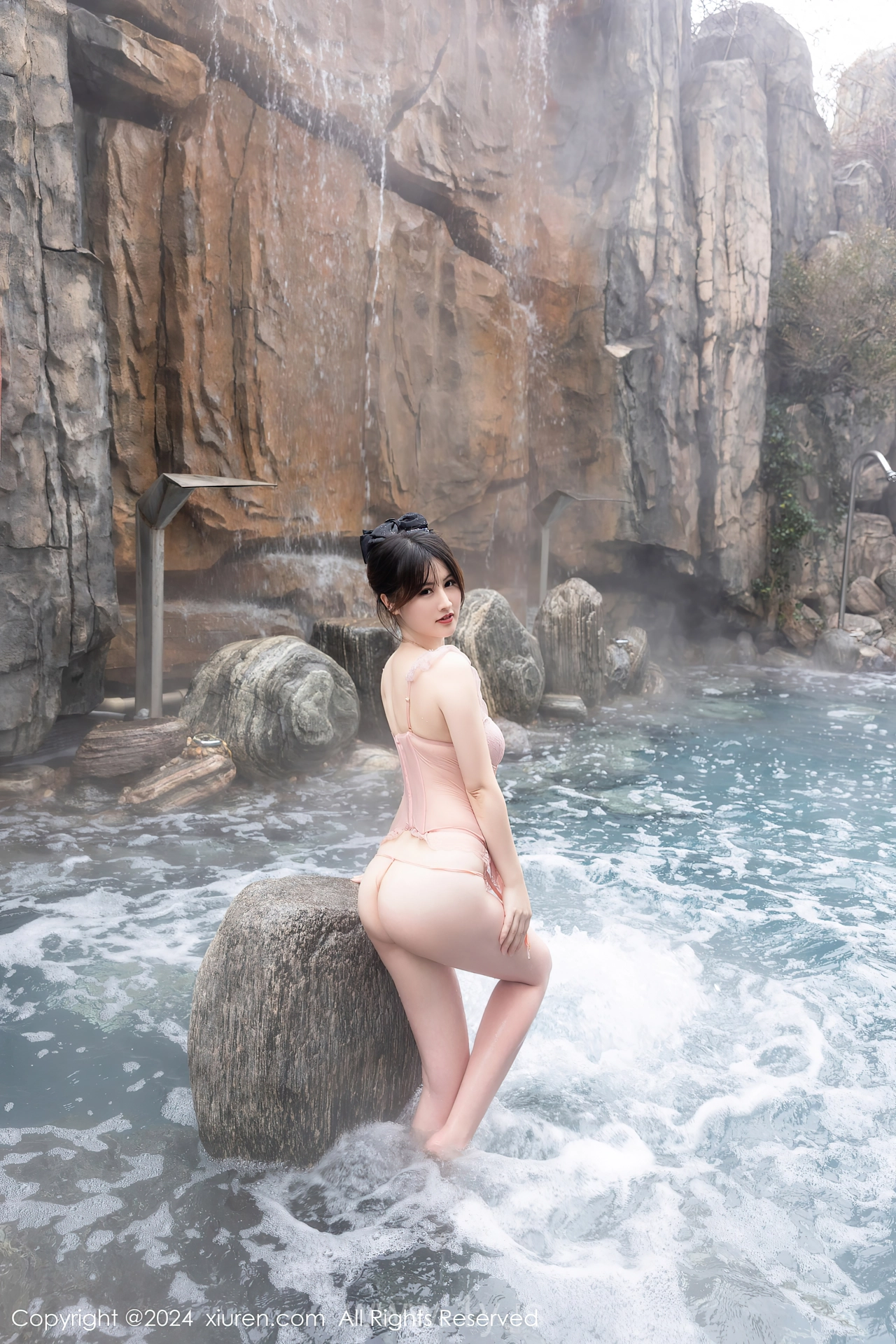 XIUREN(秀人网) No.8039 Decent Chinese Cutie 诗诗kiki