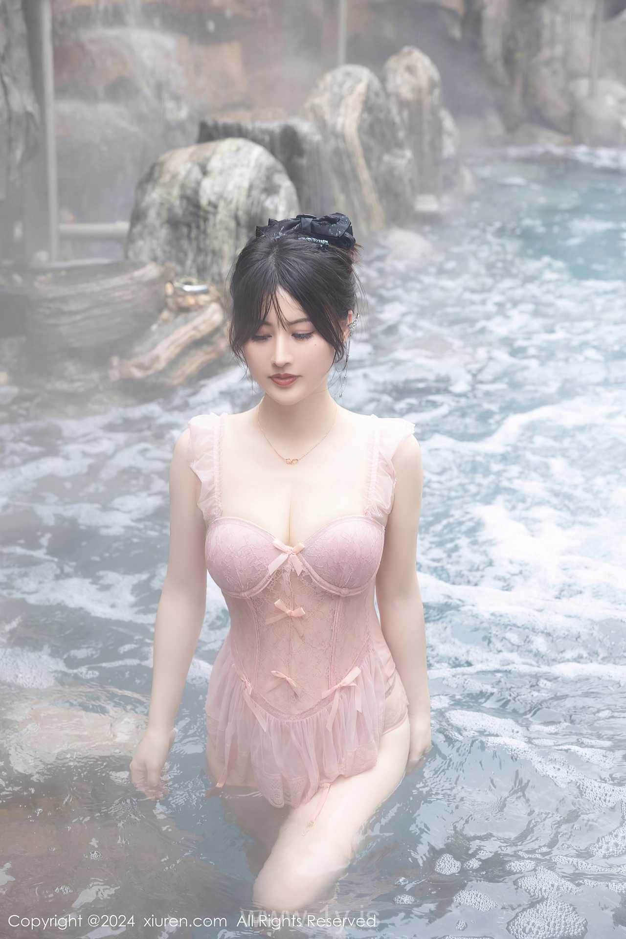 XIUREN(秀人网) No.8039 Decent Chinese Cutie 诗诗kiki