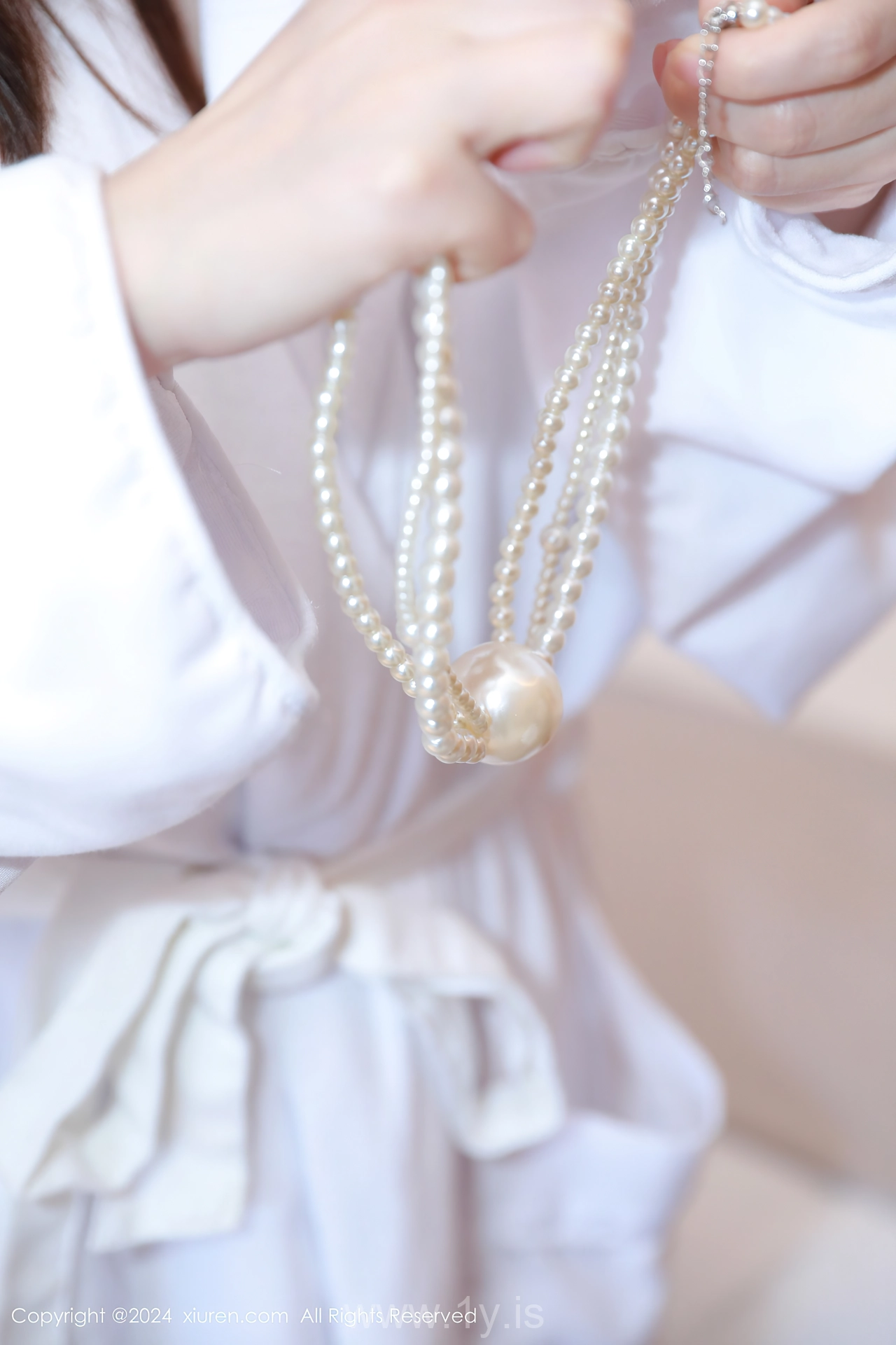 XIUREN(秀人网) No.8044 Lovely & Fair Asian Babe 小薯条nienie